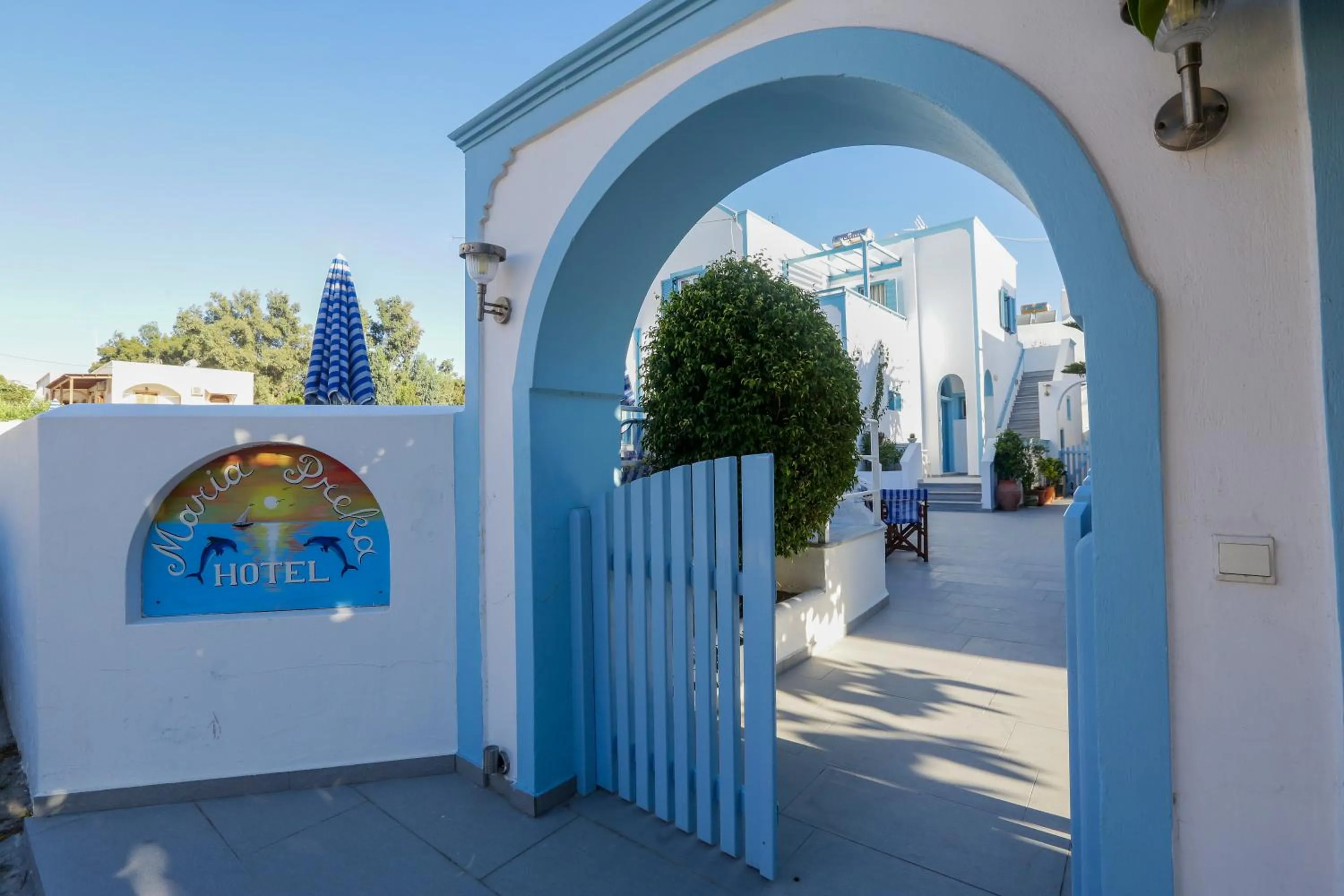 Facade/entrance in Preka Maria