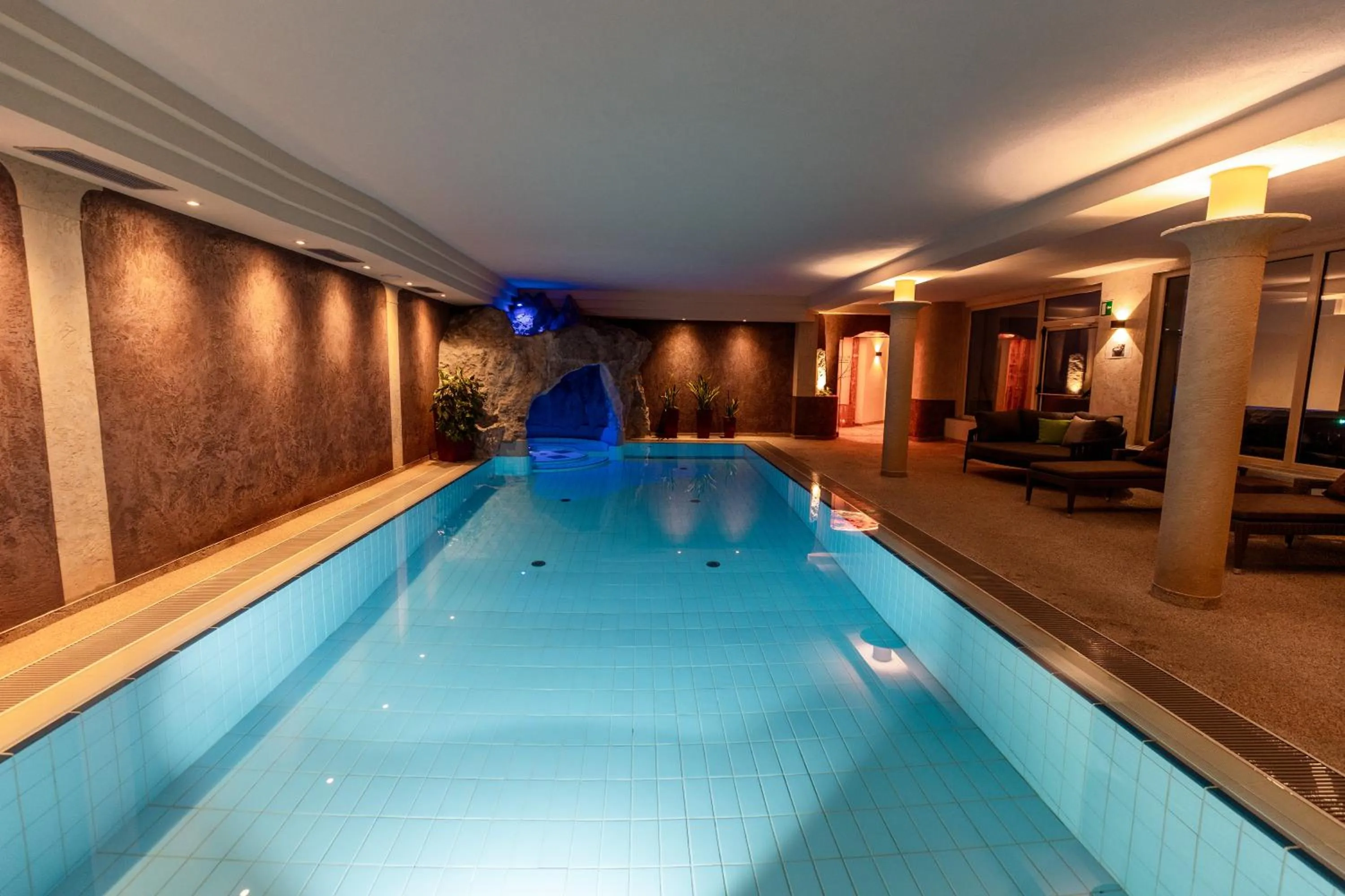 Pool view in Moseralm Dolomiti Hideaway