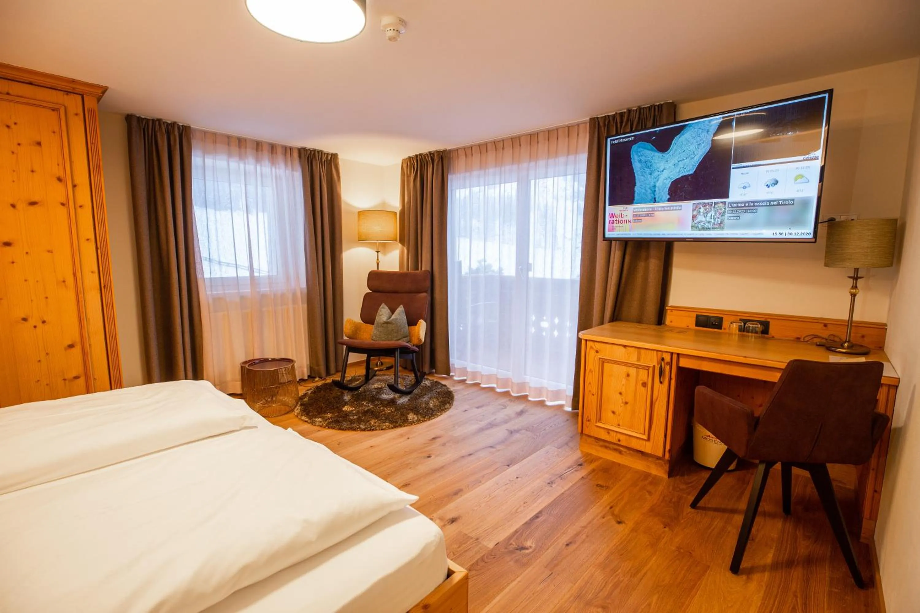 Photo of the whole room, Bed in Moseralm Dolomiti Hideaway