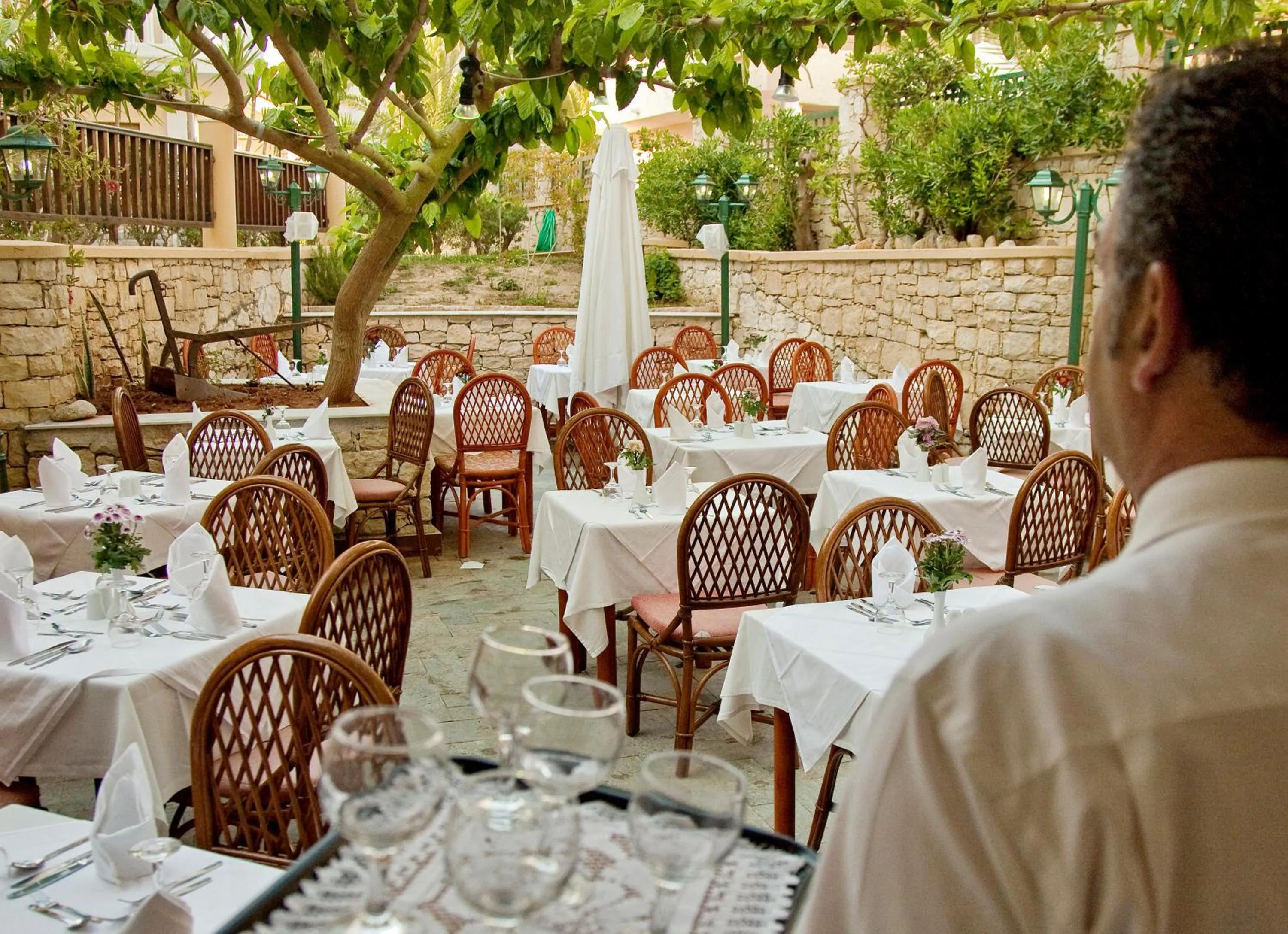 Restaurant/places to eat in Jo An Beach Hotel