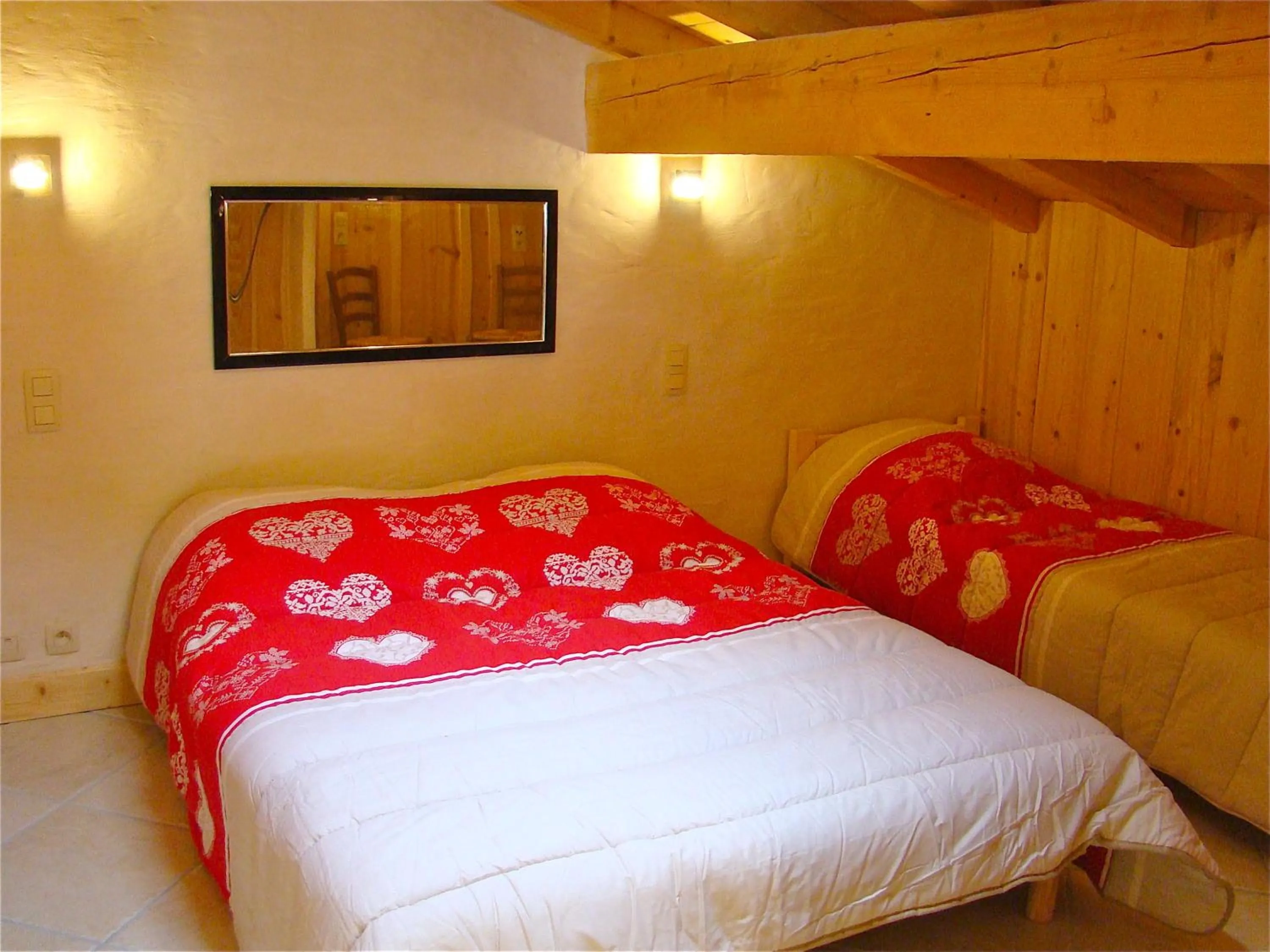 Photo of the whole room, Bed in Apart'hotel & Spa "La Destière"