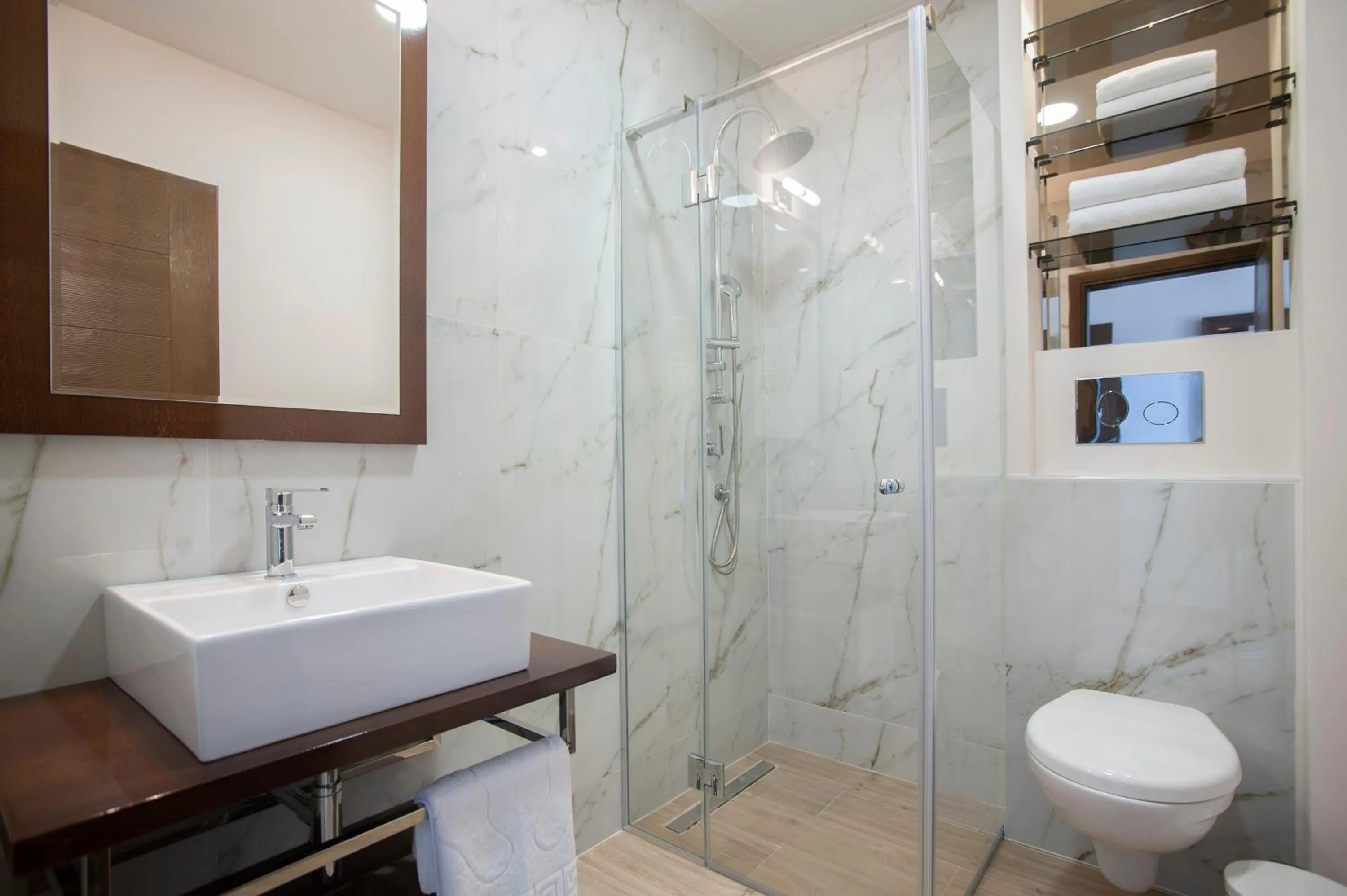 Bathroom in Hotel Twelve by Aycon