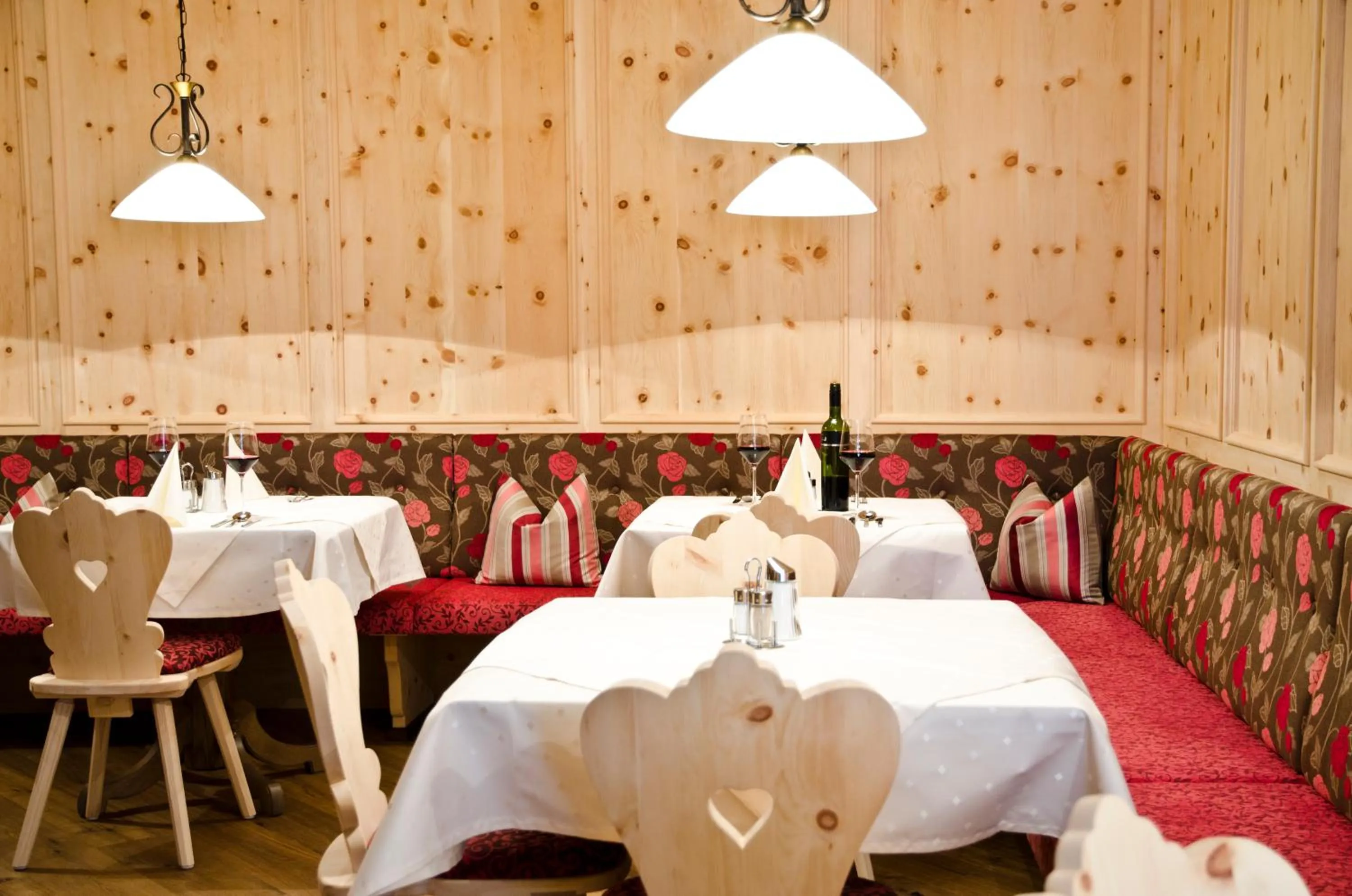Dining area in Hotel Garni Arosa