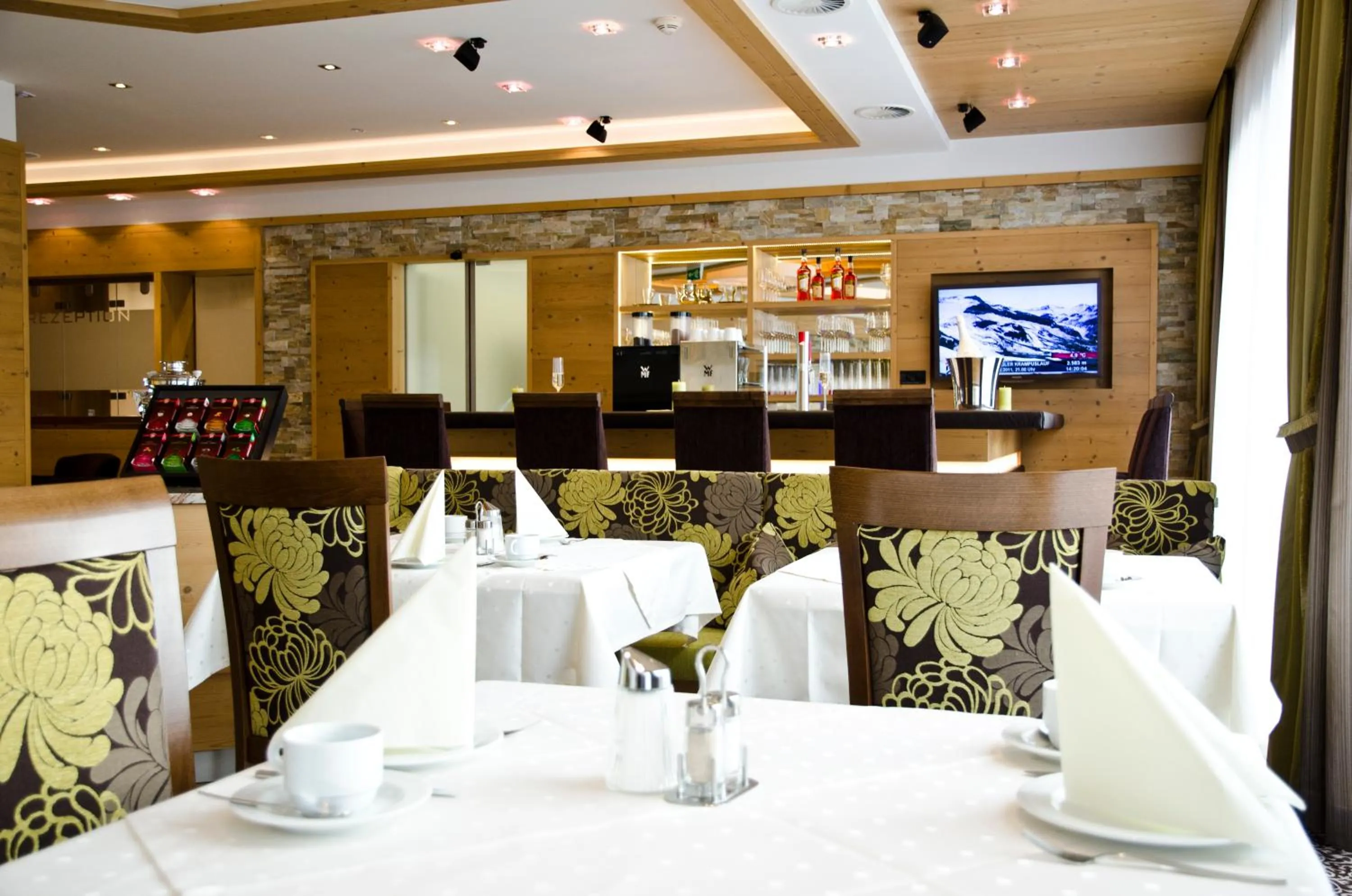 Dining area in Hotel Garni Arosa