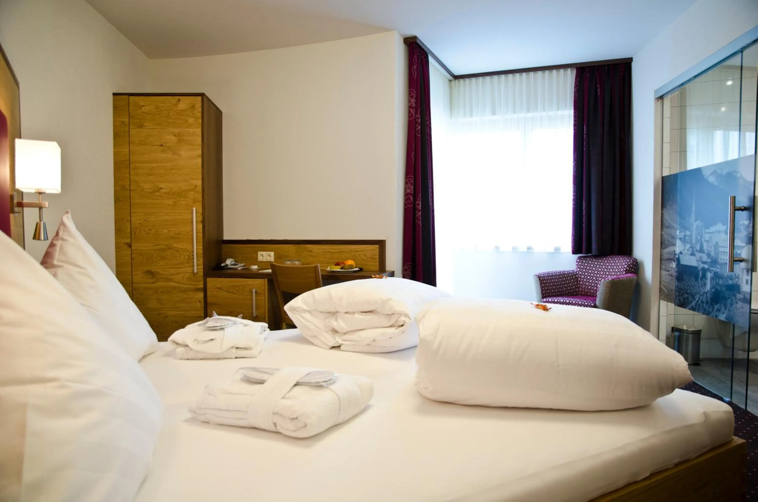 Seating area, Bed in Hotel Garni Arosa