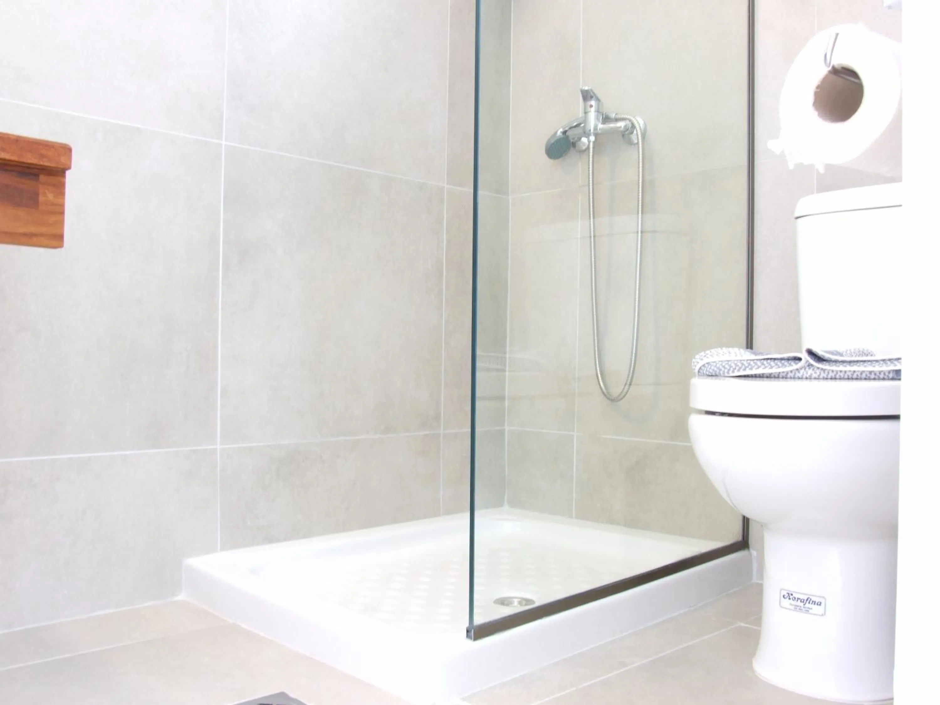 Shower in Sokrates Studios