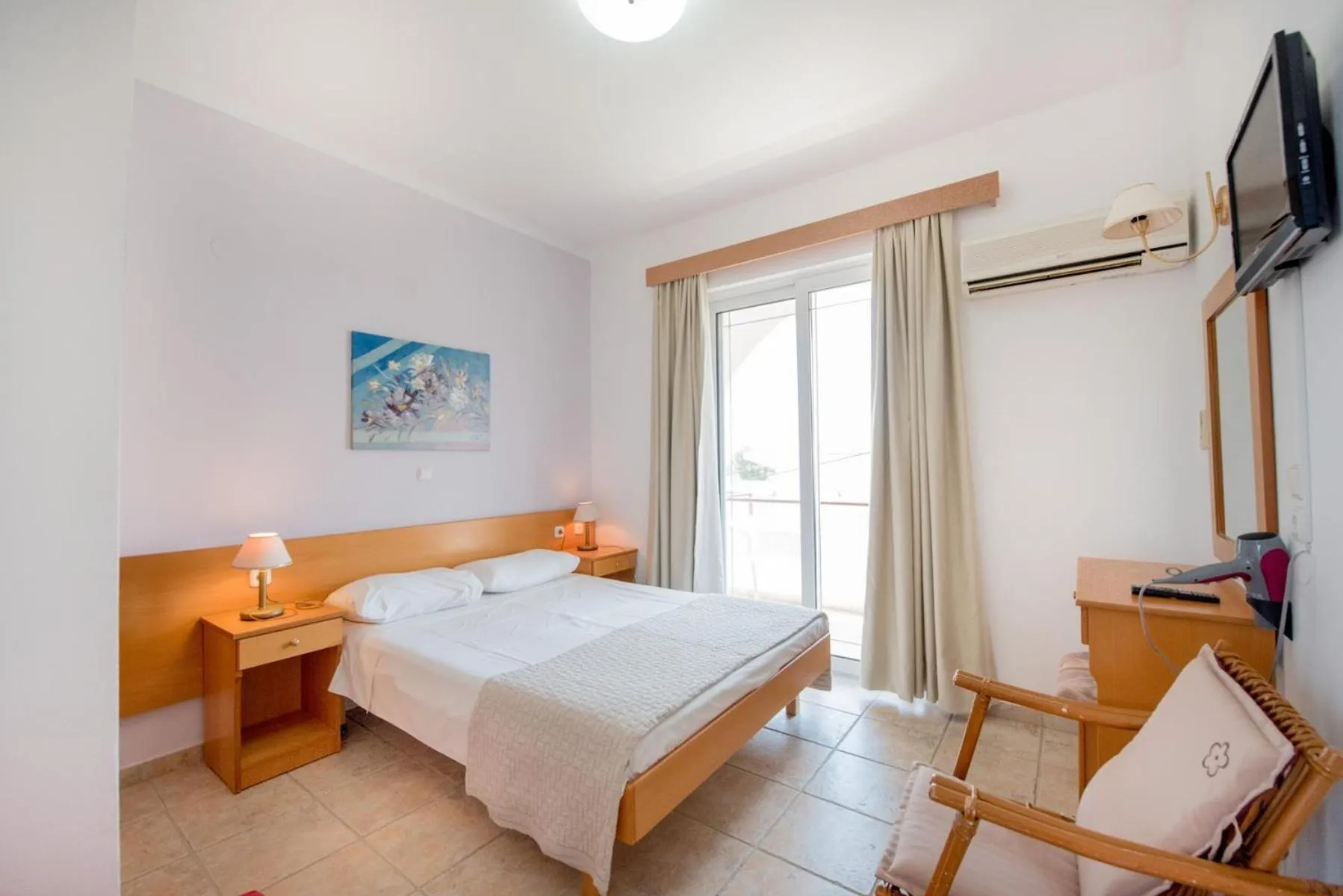 Photo of the whole room in Sokrates Studios