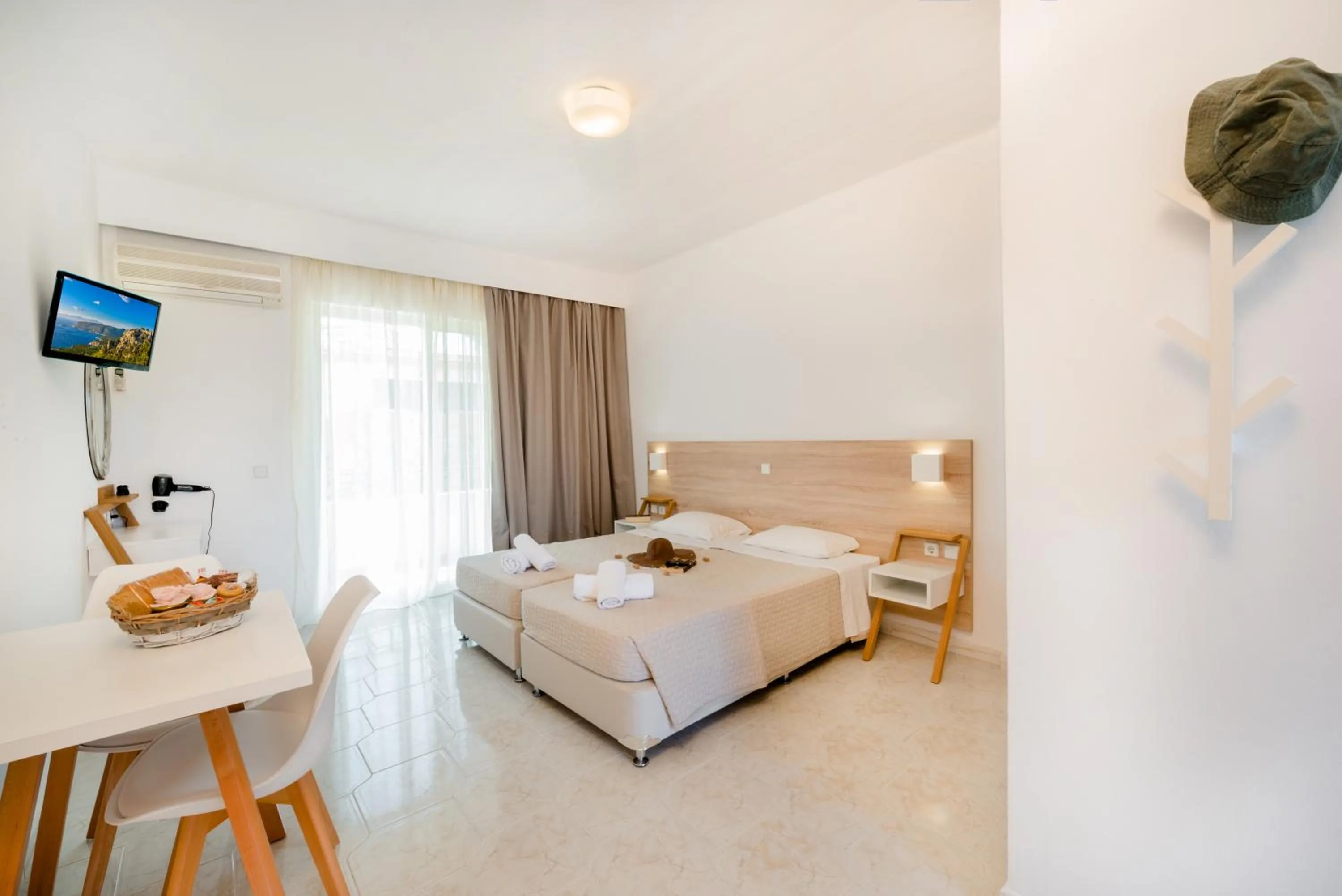 Photo of the whole room in Sokrates Studios