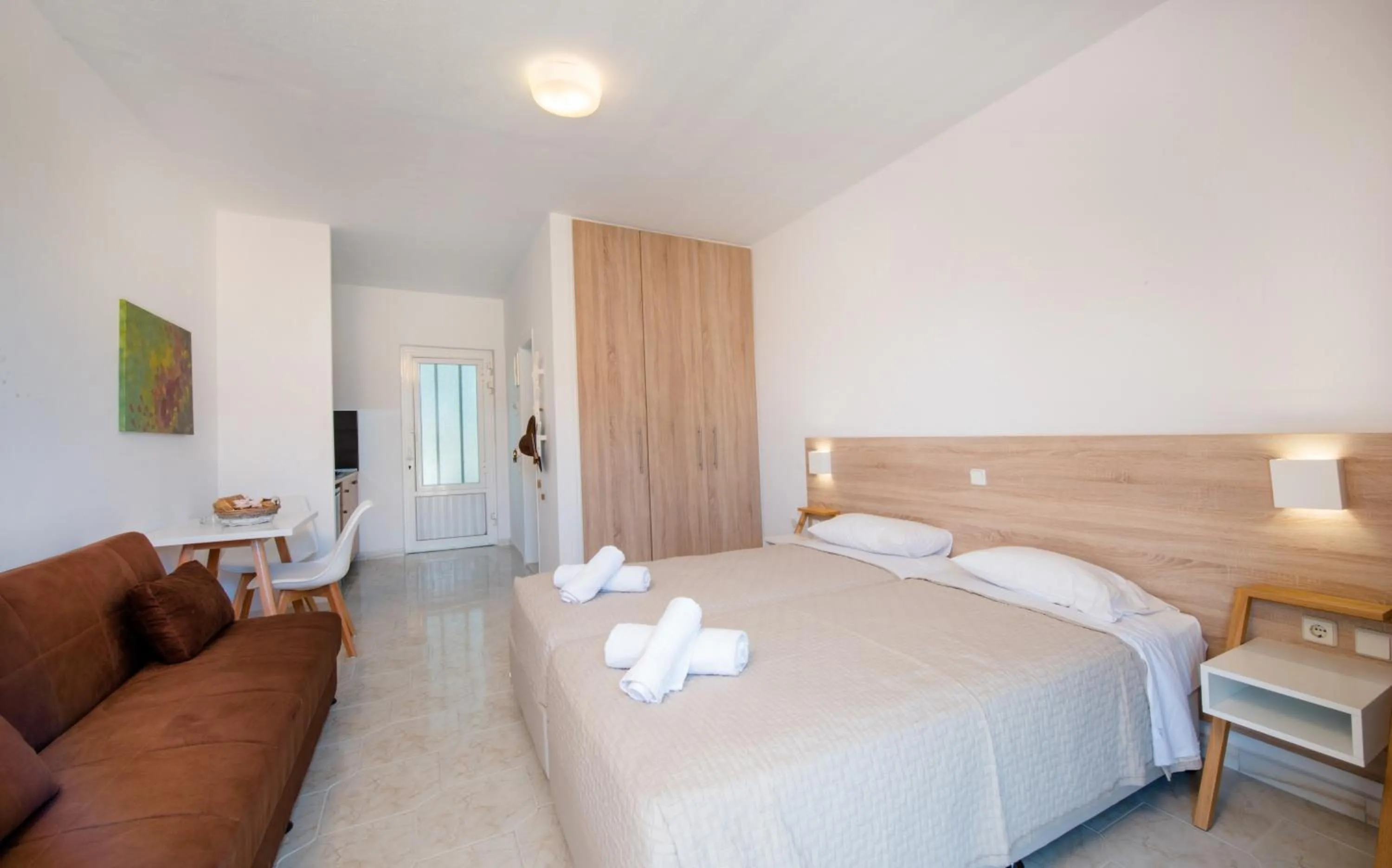 Photo of the whole room in Sokrates Studios