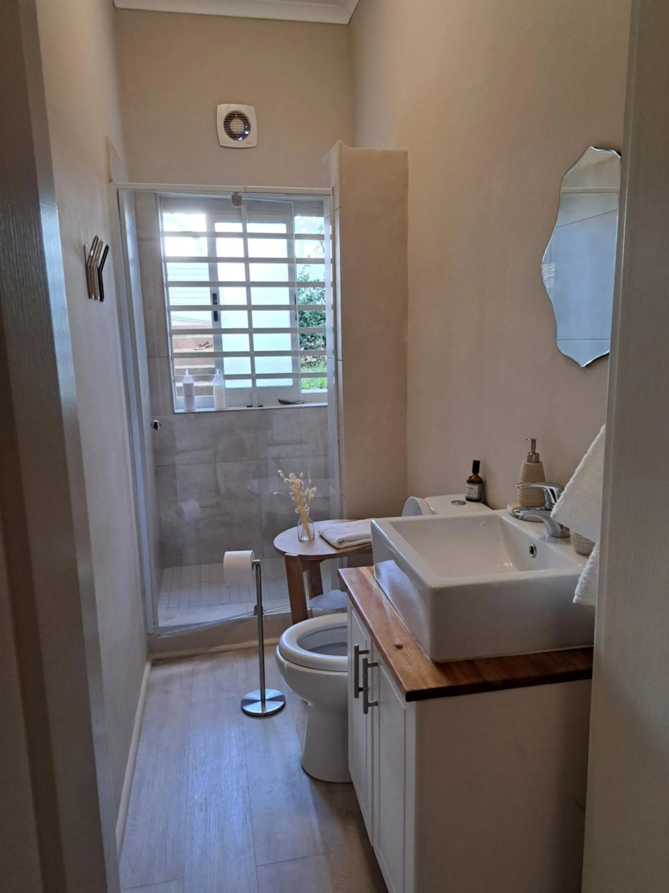 Toilet in THE BIG - Luxury Backpackers