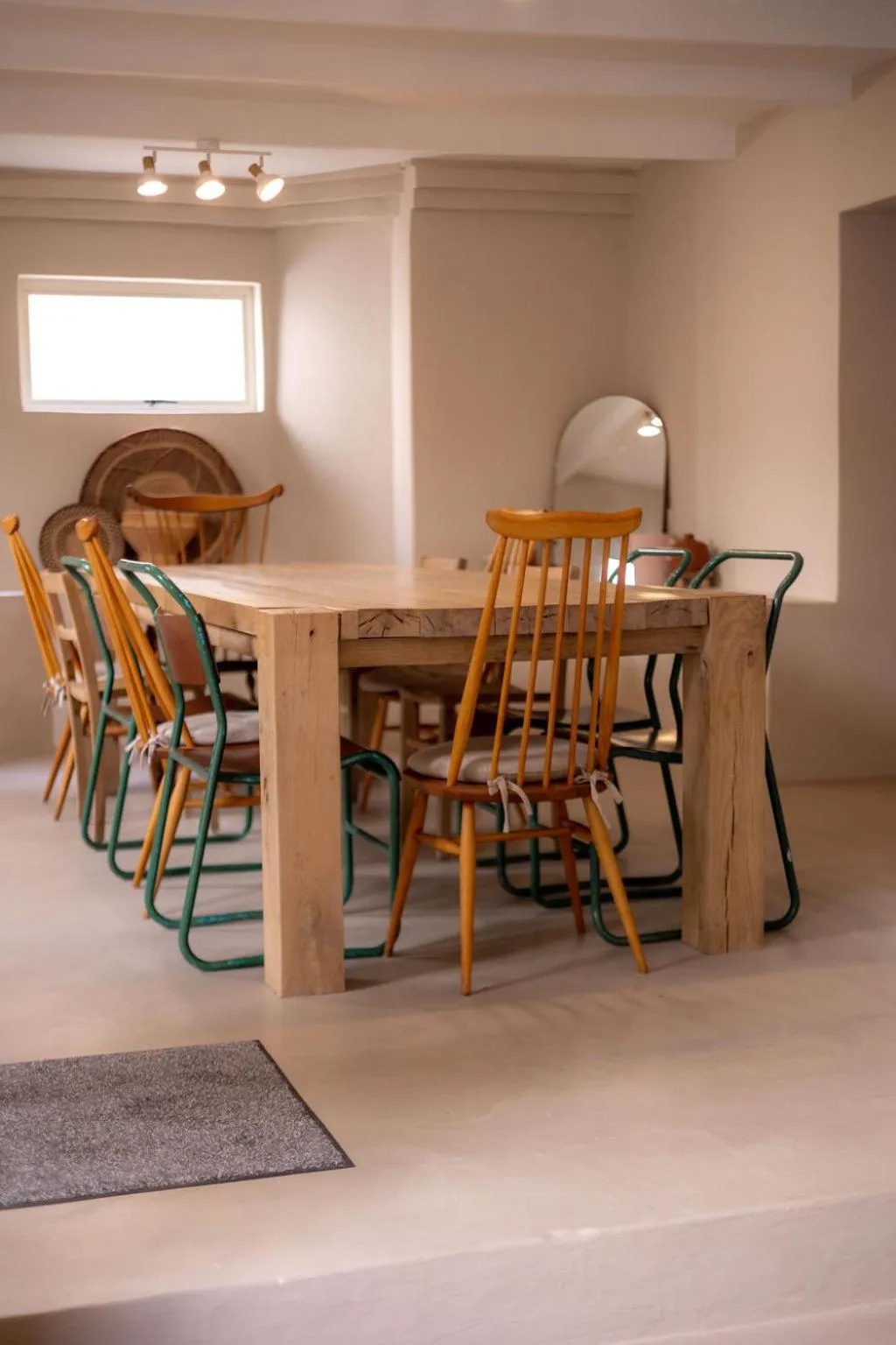 Dining area in THE BIG - Luxury Backpackers