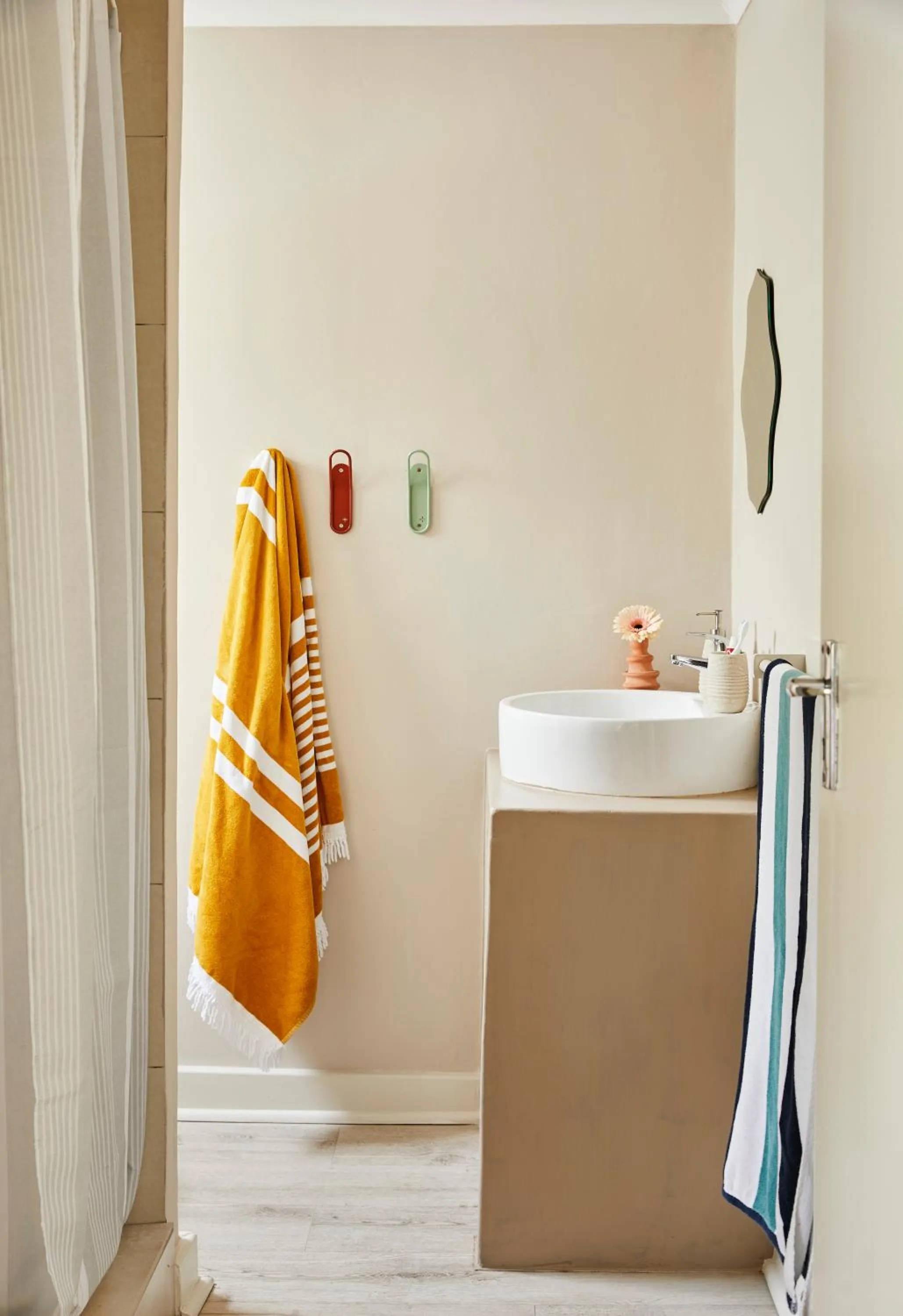 Bathroom in THE BIG - Luxury Backpackers