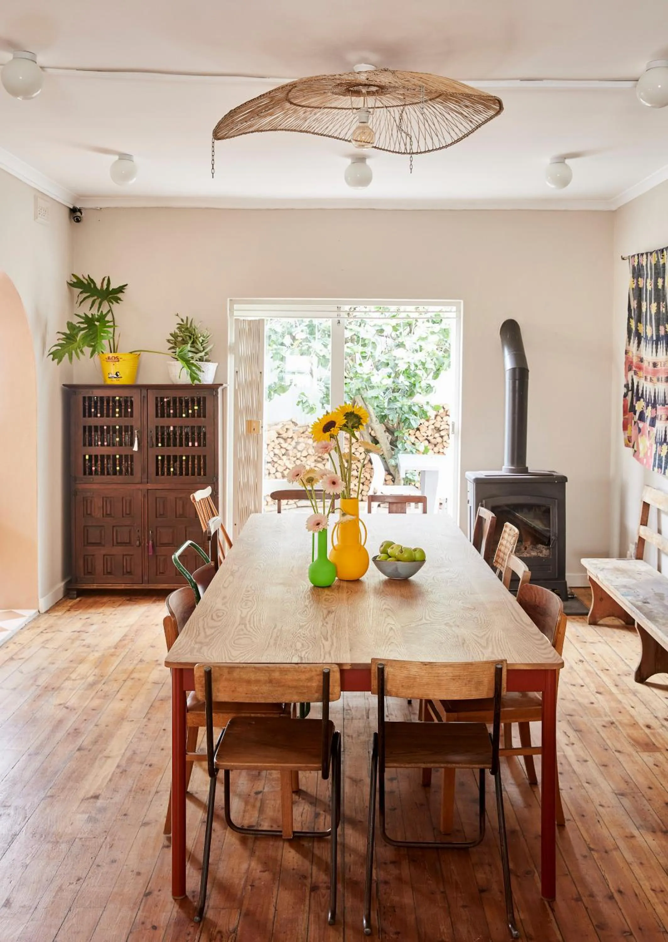 Dining area in THE BIG - Luxury Backpackers