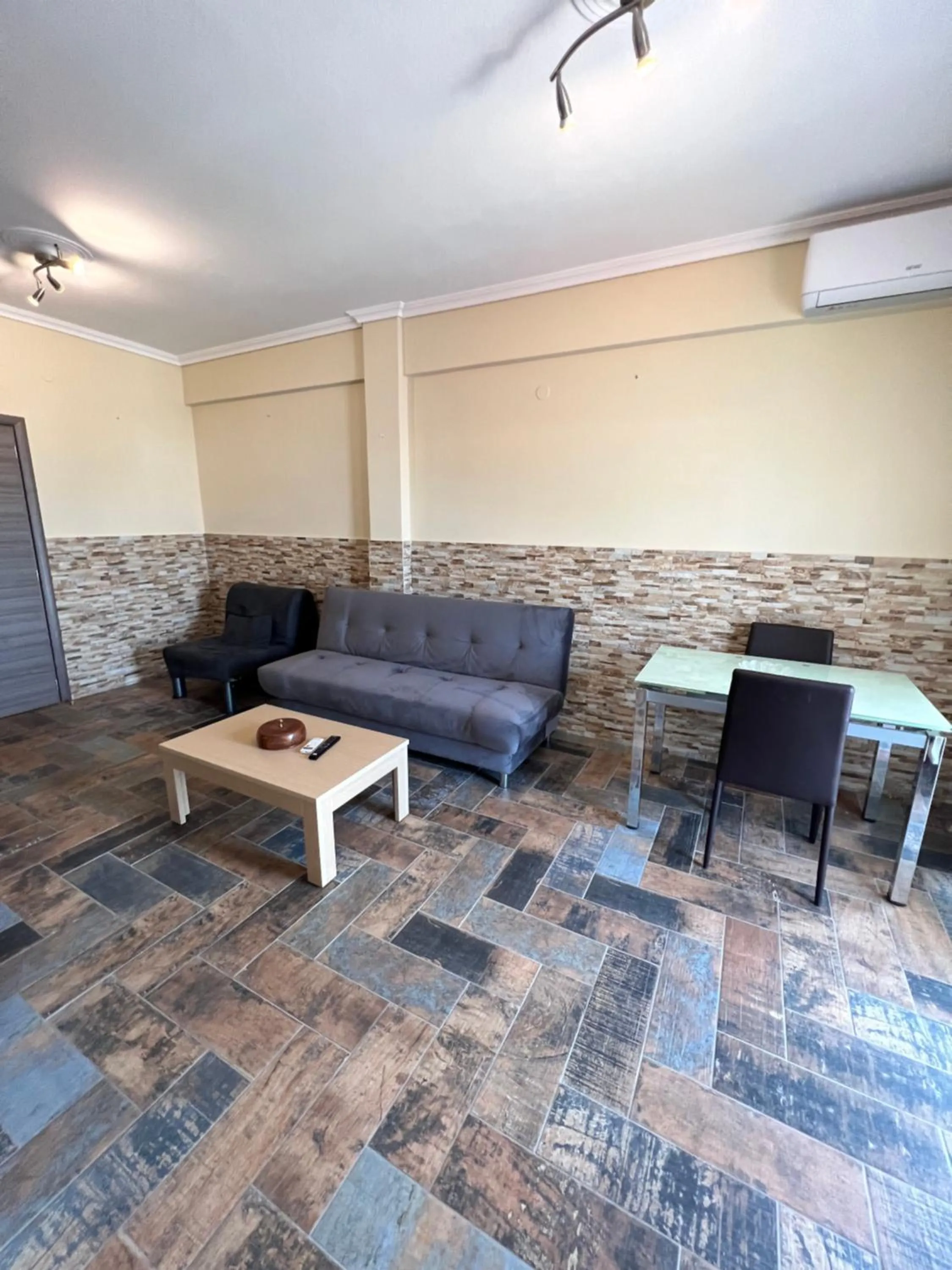 Dining area in Jacuzzi Suites