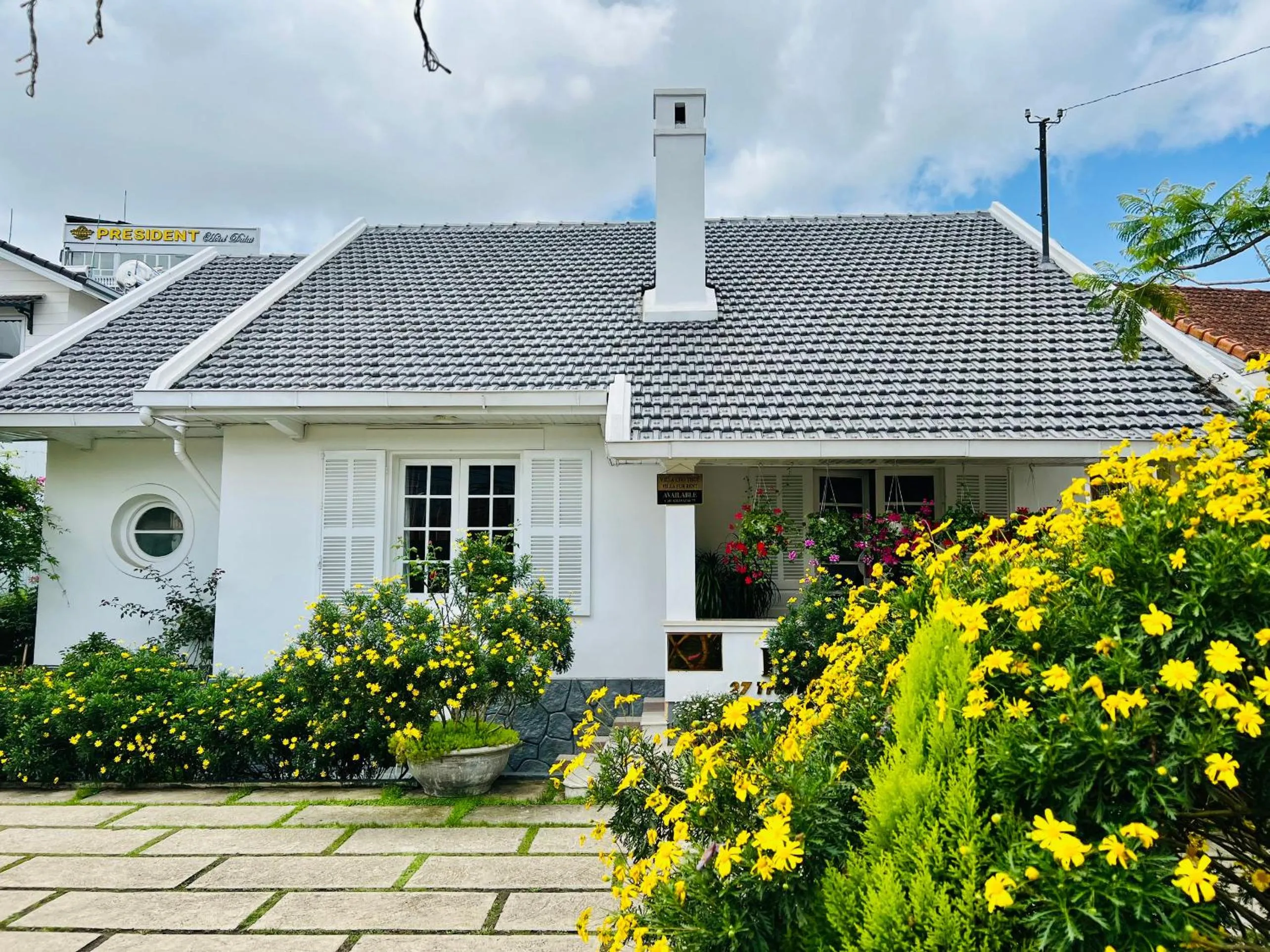 Restaurant/places to eat in ROY VILLA COFFEE