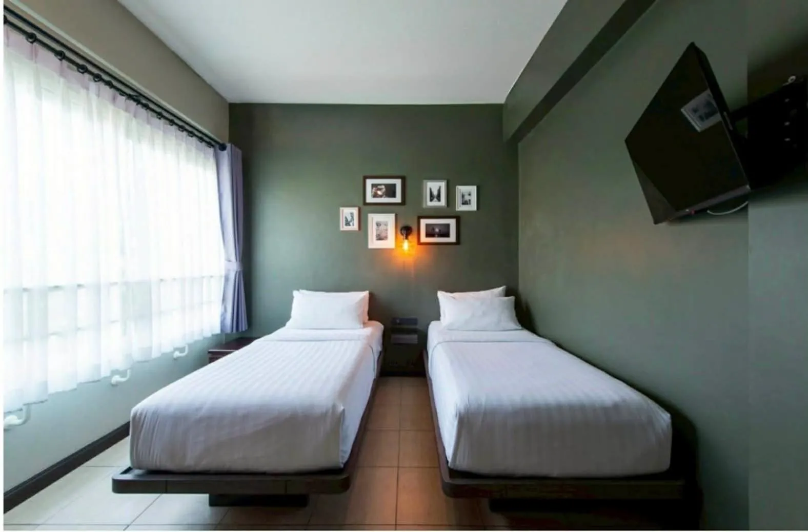 Photo of the whole room, Bed in BB House Rambuttri2 บีบี เฮ้าส์ รามบุตรี2