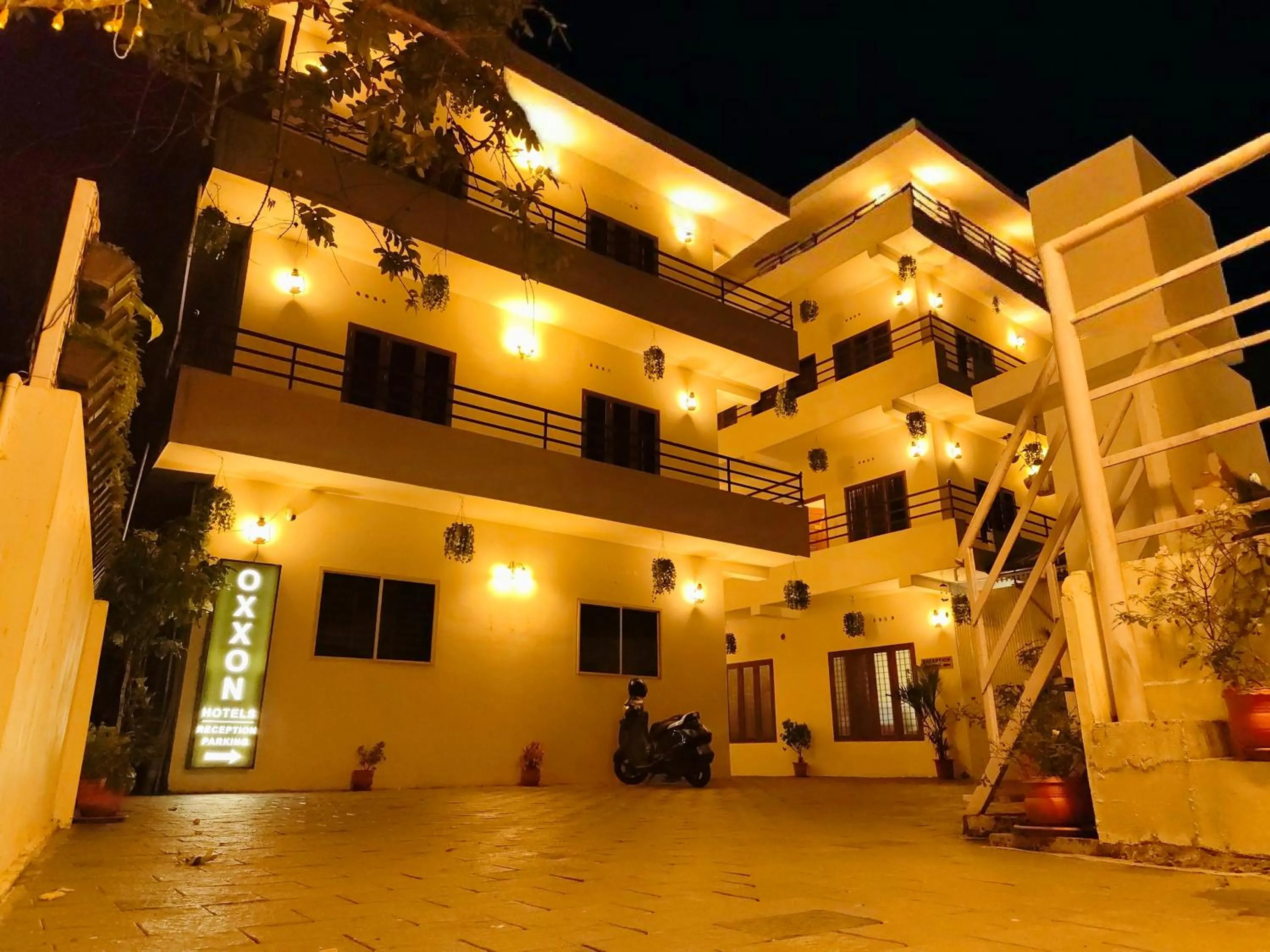 Oxxon Airport Hotel