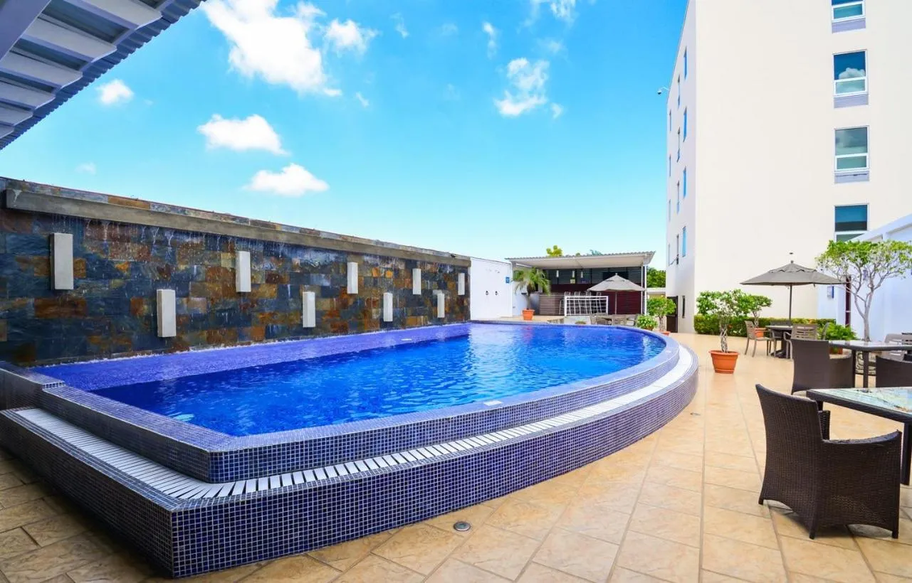 Swimming pool in Hotel Hex