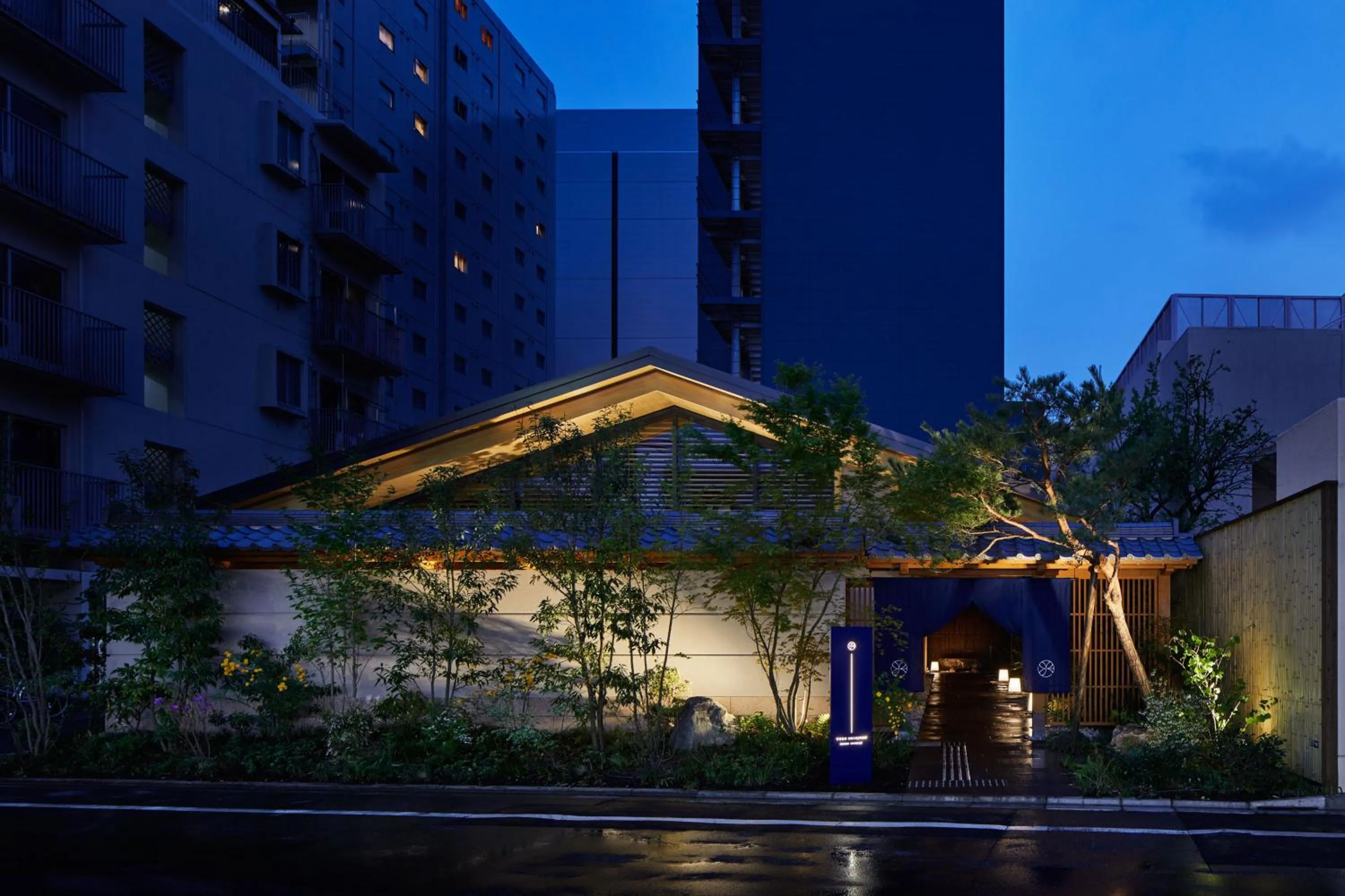Facade/entrance in ONSEN RYOKAN YUEN SHINJUKU