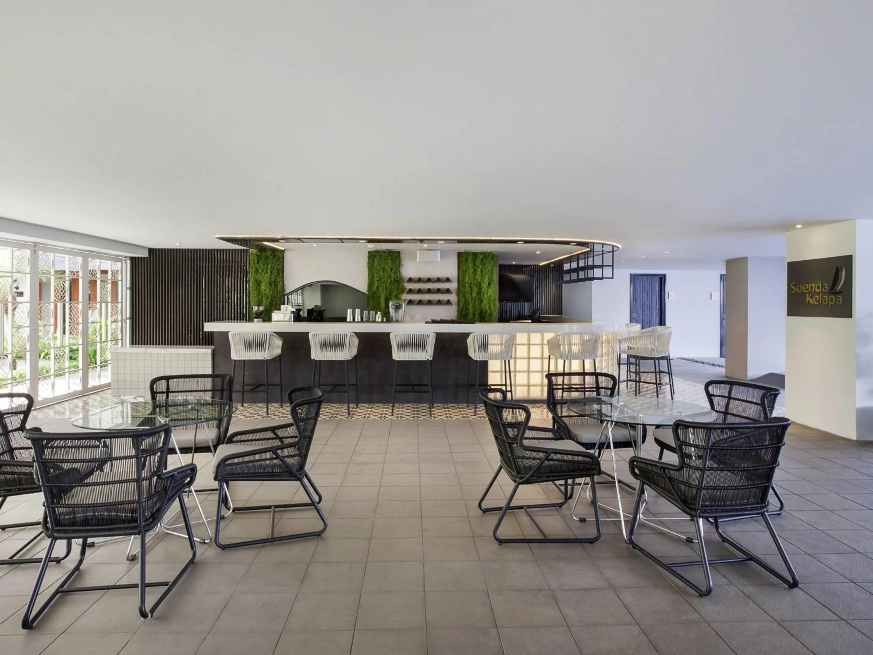 Lounge or bar in Mercure Jakarta Batavia