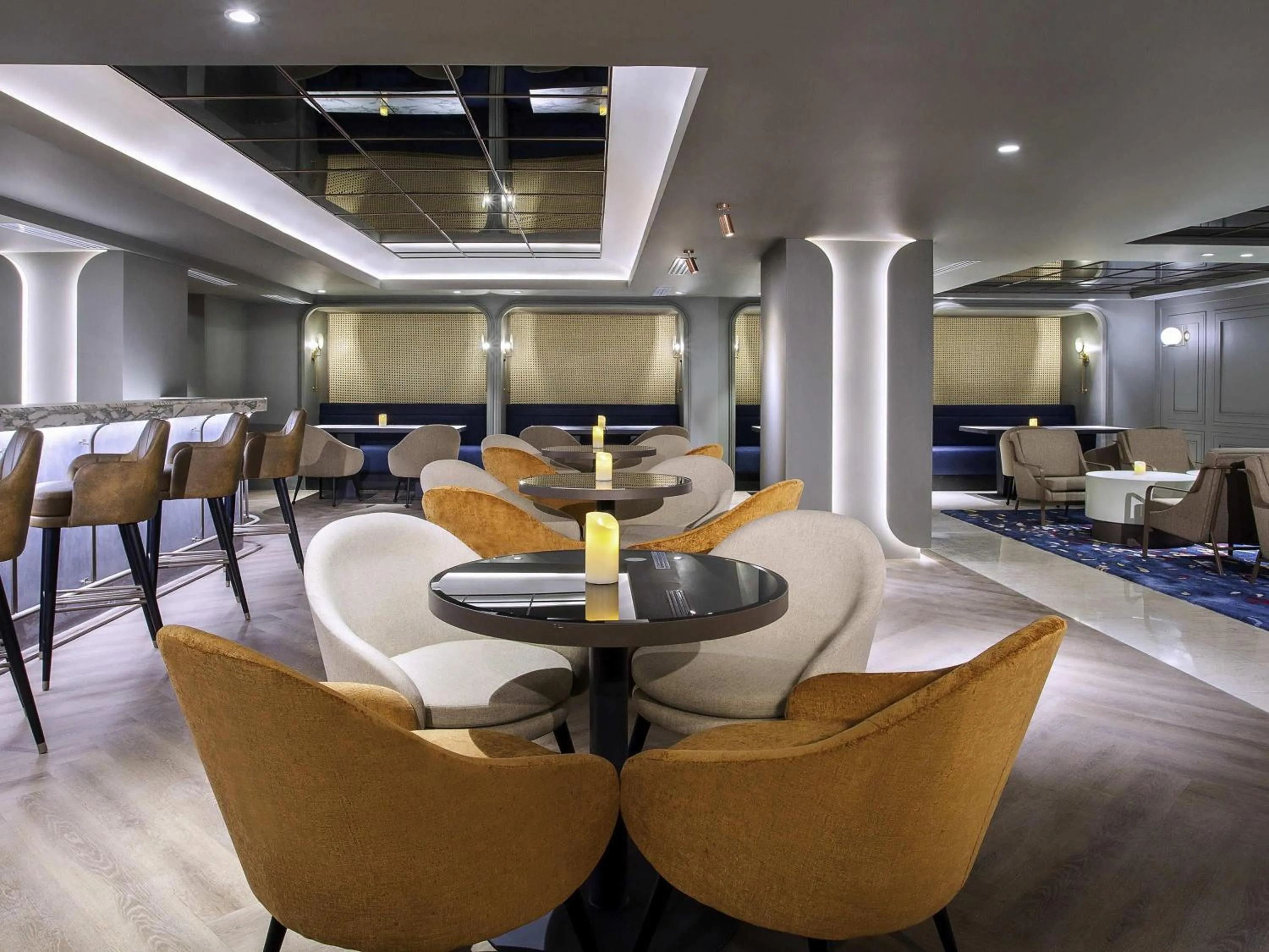 Lounge or bar in Mercure Jakarta Batavia