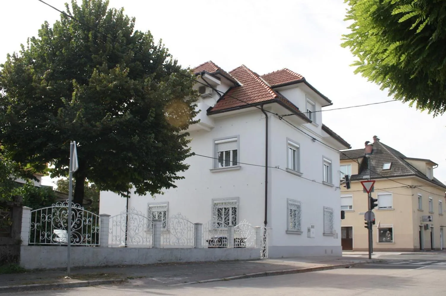 Kavon Apartments