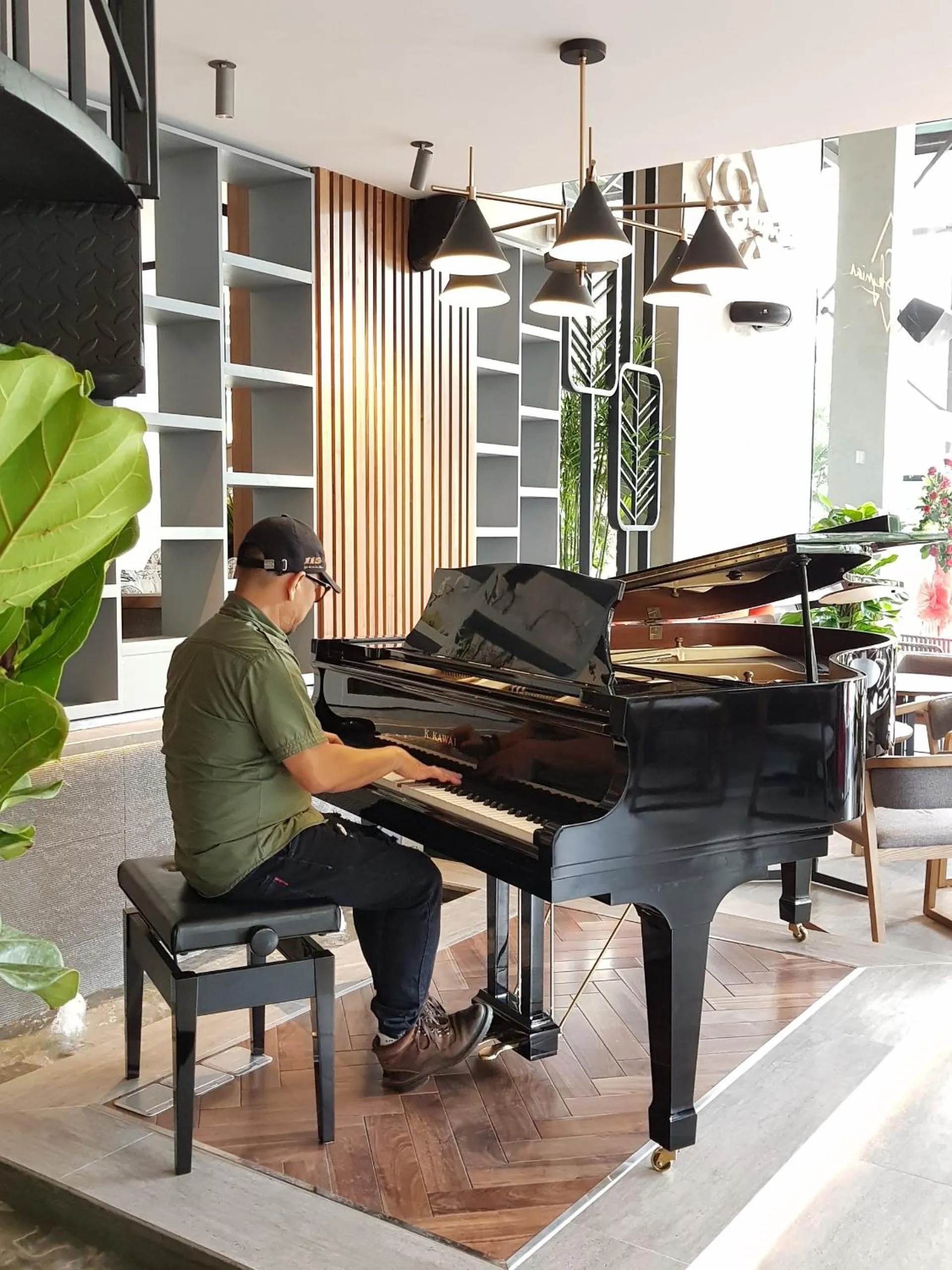 Restaurant/places to eat in Orchid Boutique Hotel & Apartment