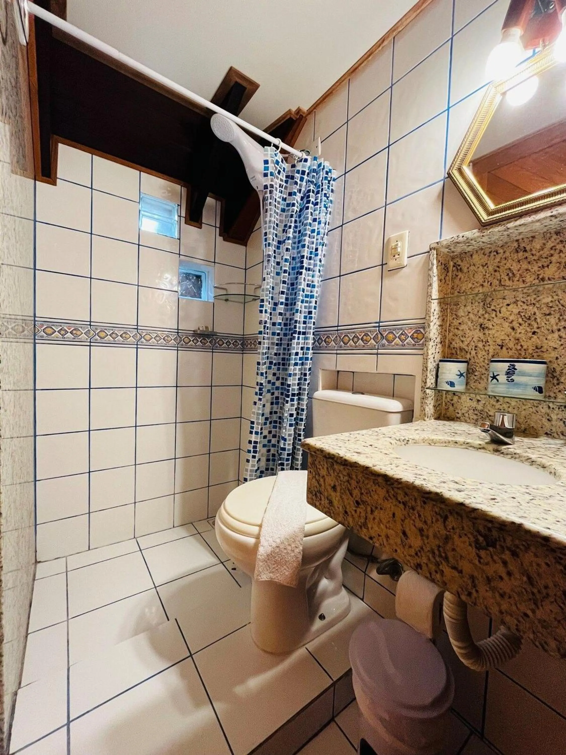 Toilet in Pousada Canajurê