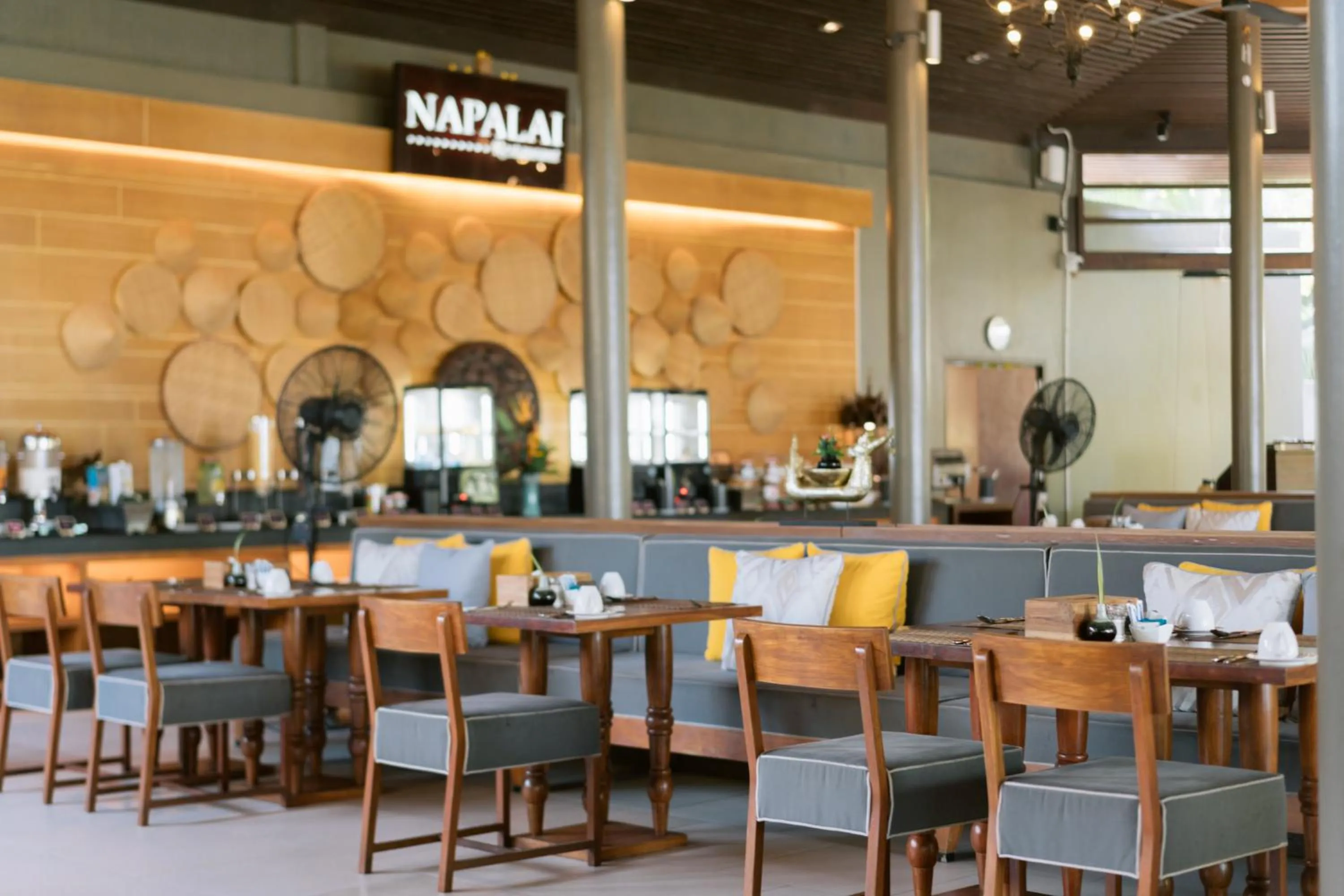 Restaurant/places to eat in Apsara Beachfront Resort & Villa