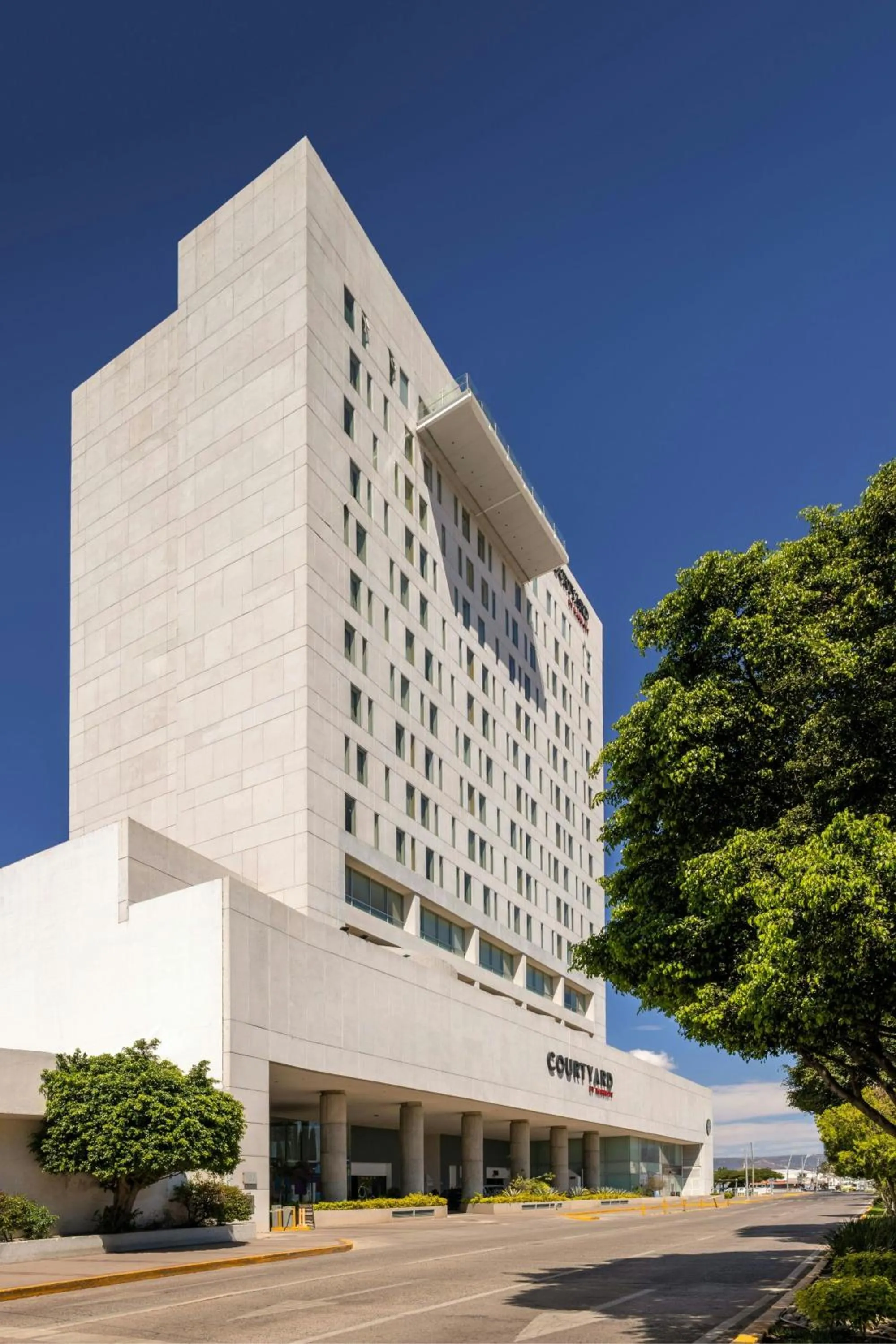 Property building in Courtyard by Marriott Leon at The Poliforum