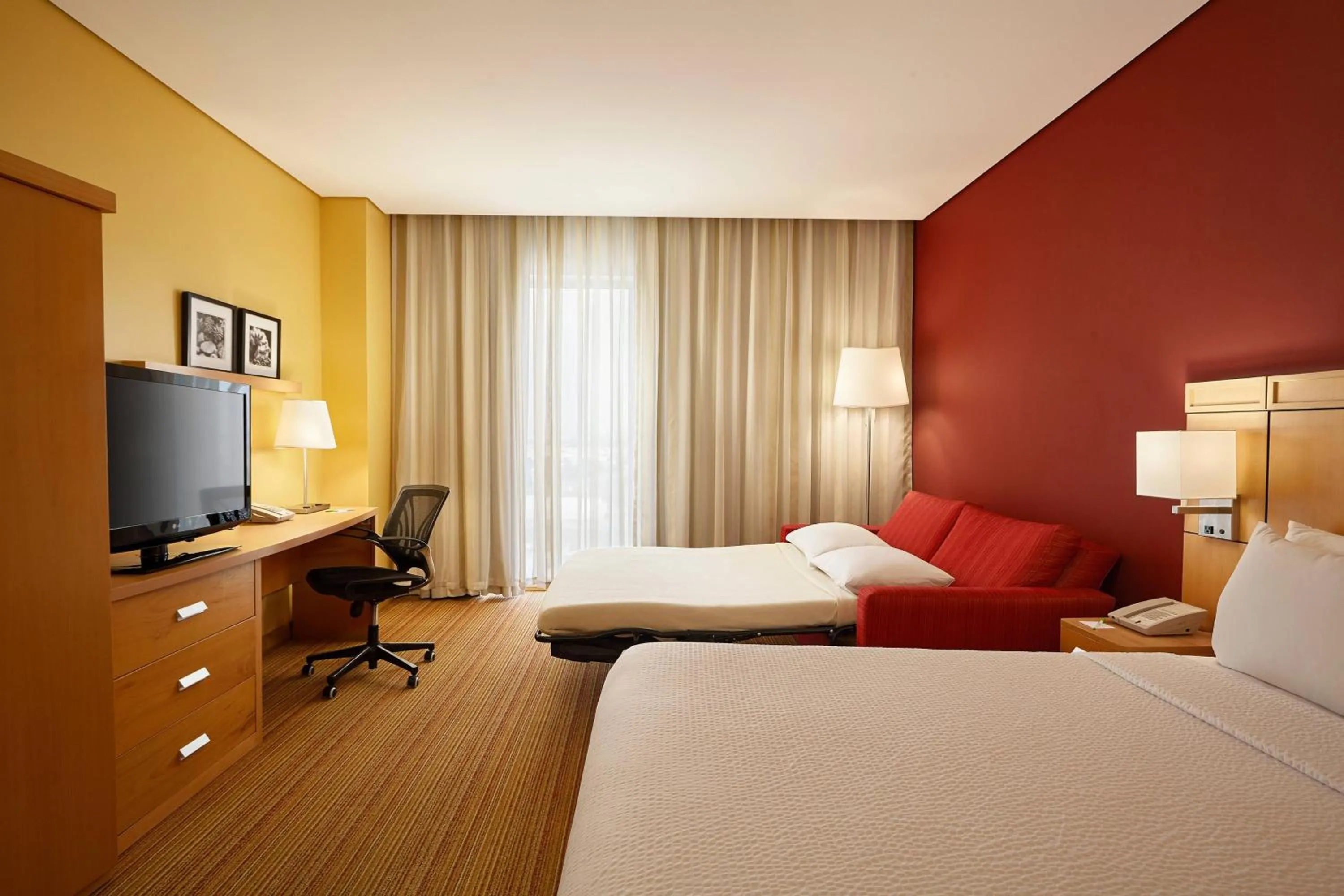 Photo of the whole room, Bed in Courtyard by Marriott Leon at The Poliforum