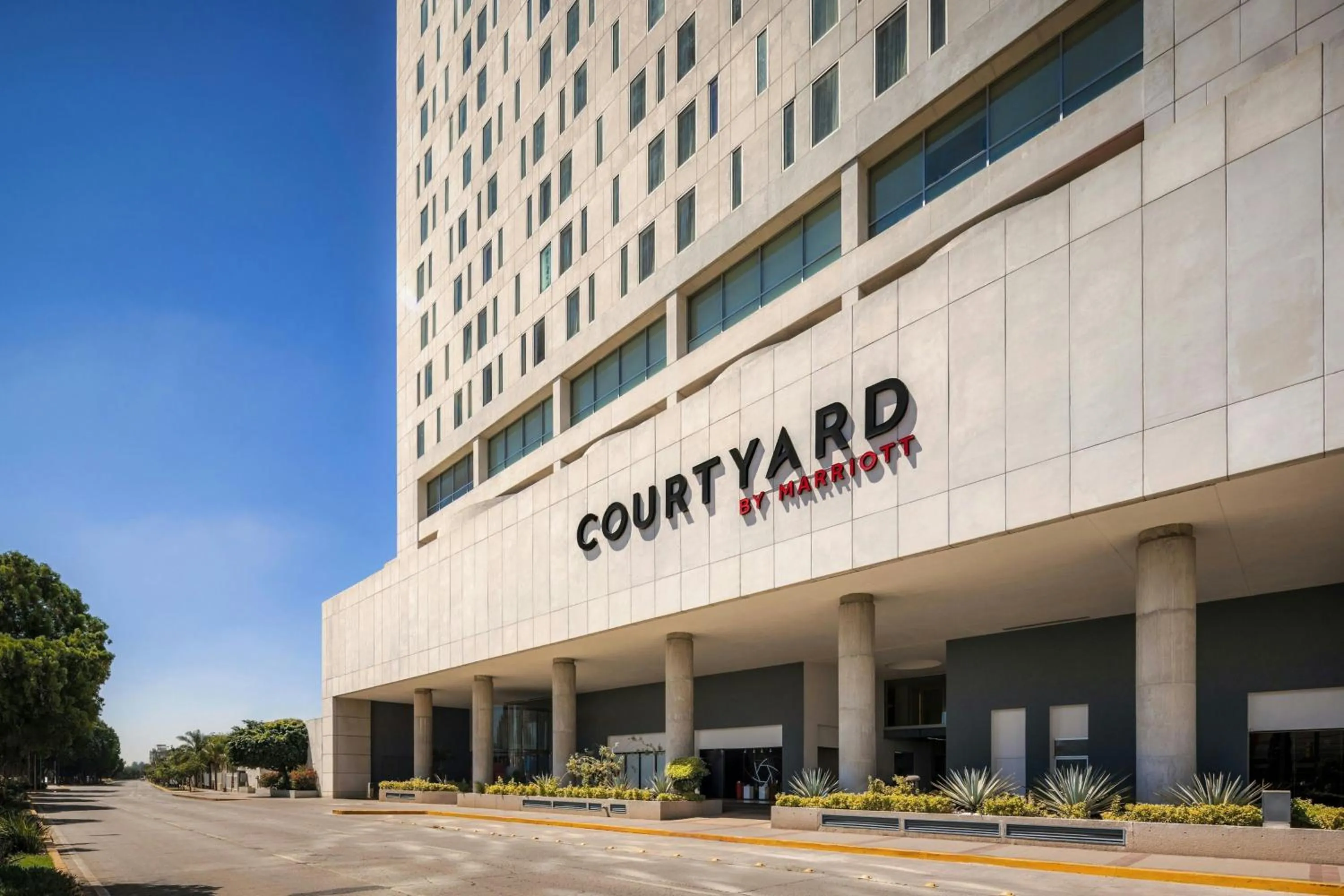 Property building in Courtyard by Marriott Leon at The Poliforum