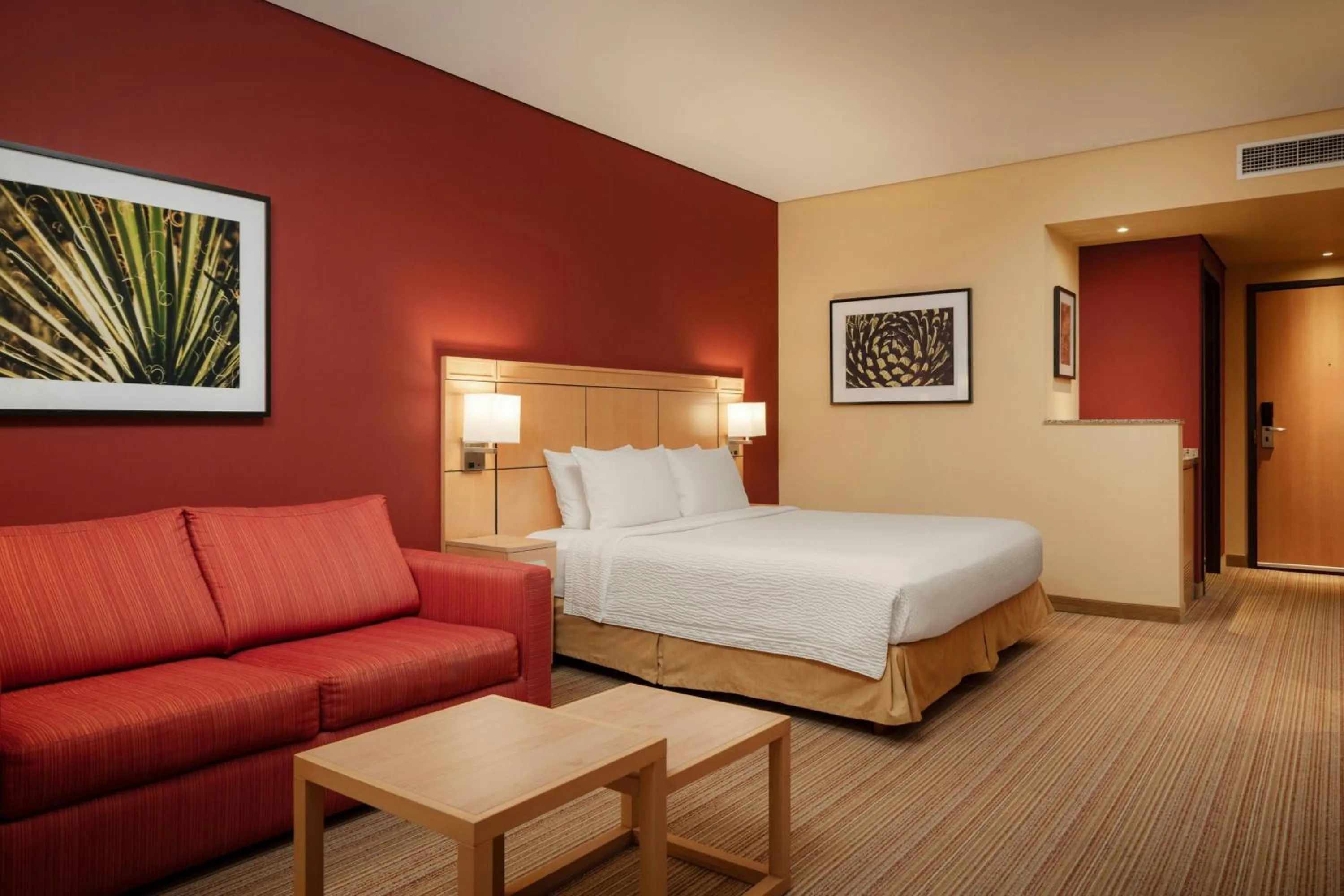 Photo of the whole room, Bed in Courtyard by Marriott Leon at The Poliforum