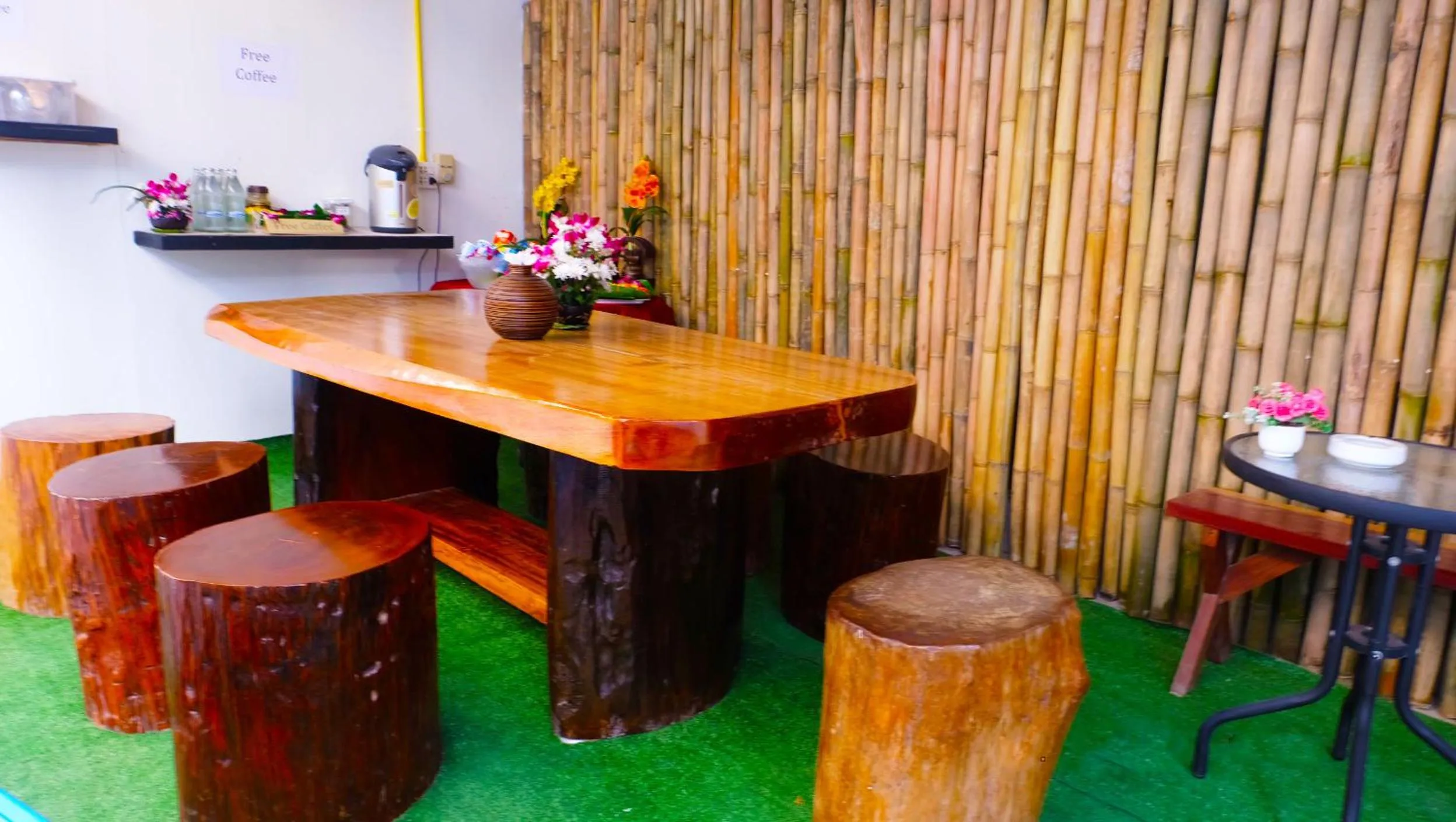 Restaurant/places to eat in The Stamp Hotel