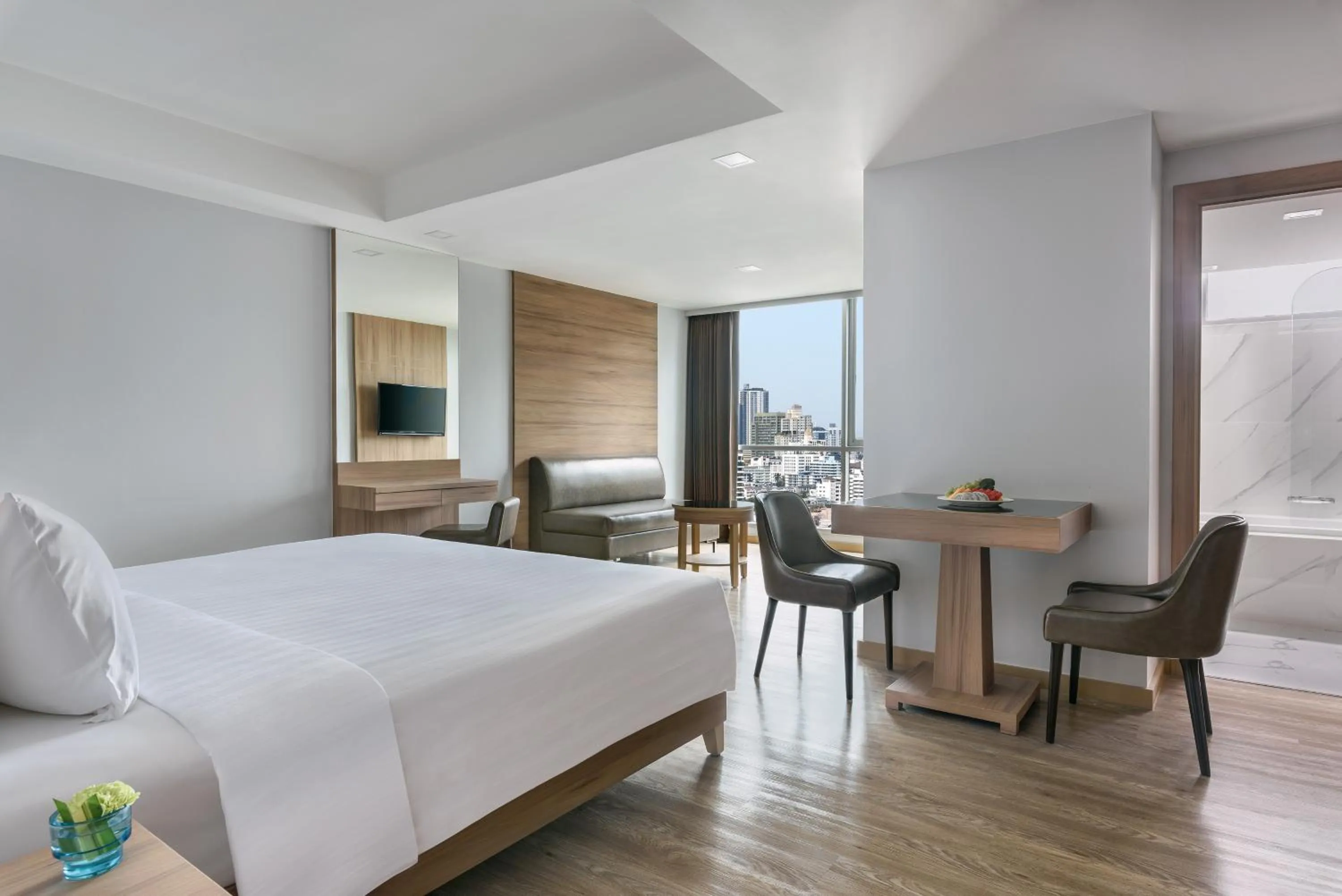 Photo of the whole room, Bed in Adelphi Grande Sukhumvit