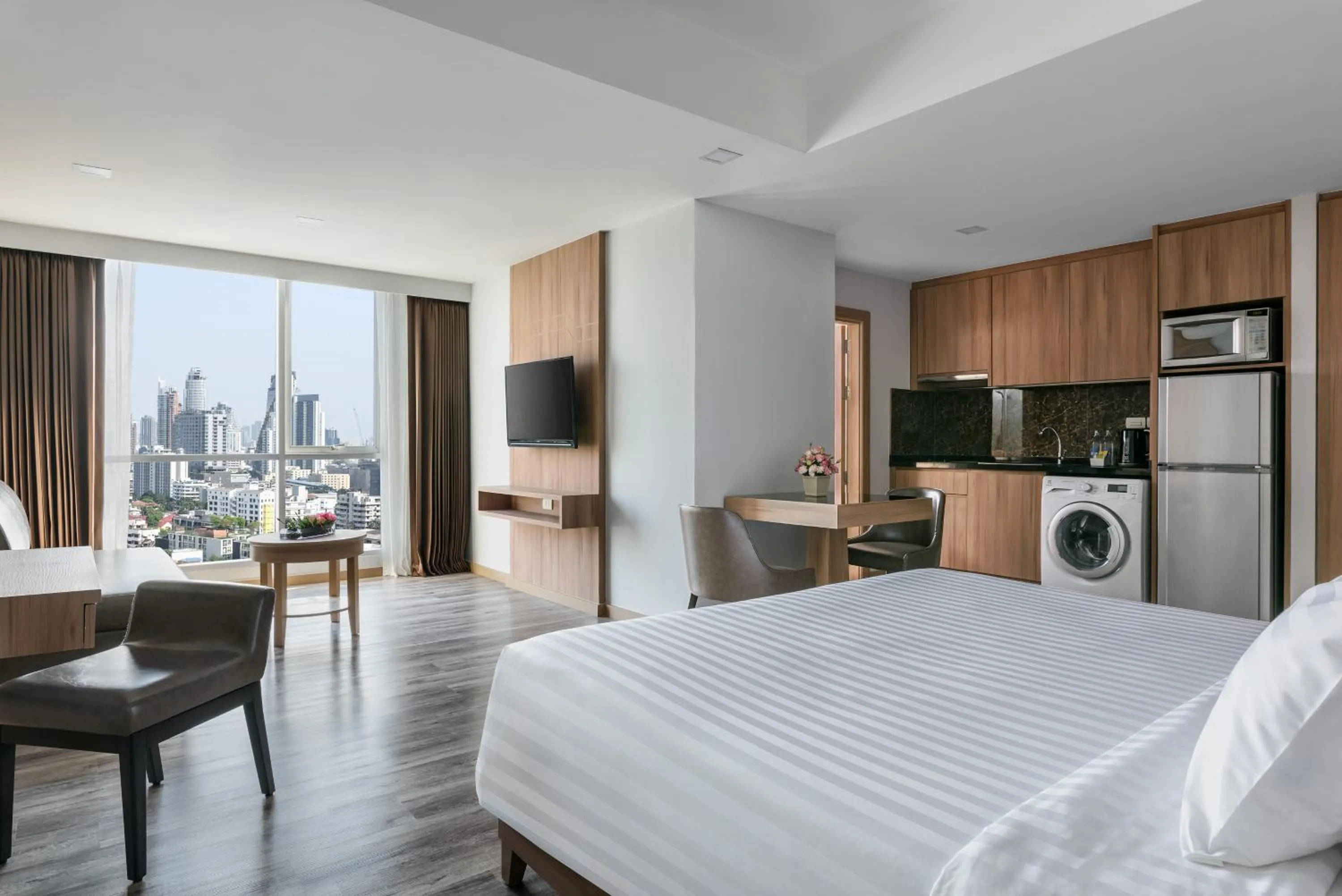 Bedroom, Bed in Adelphi Grande Sukhumvit