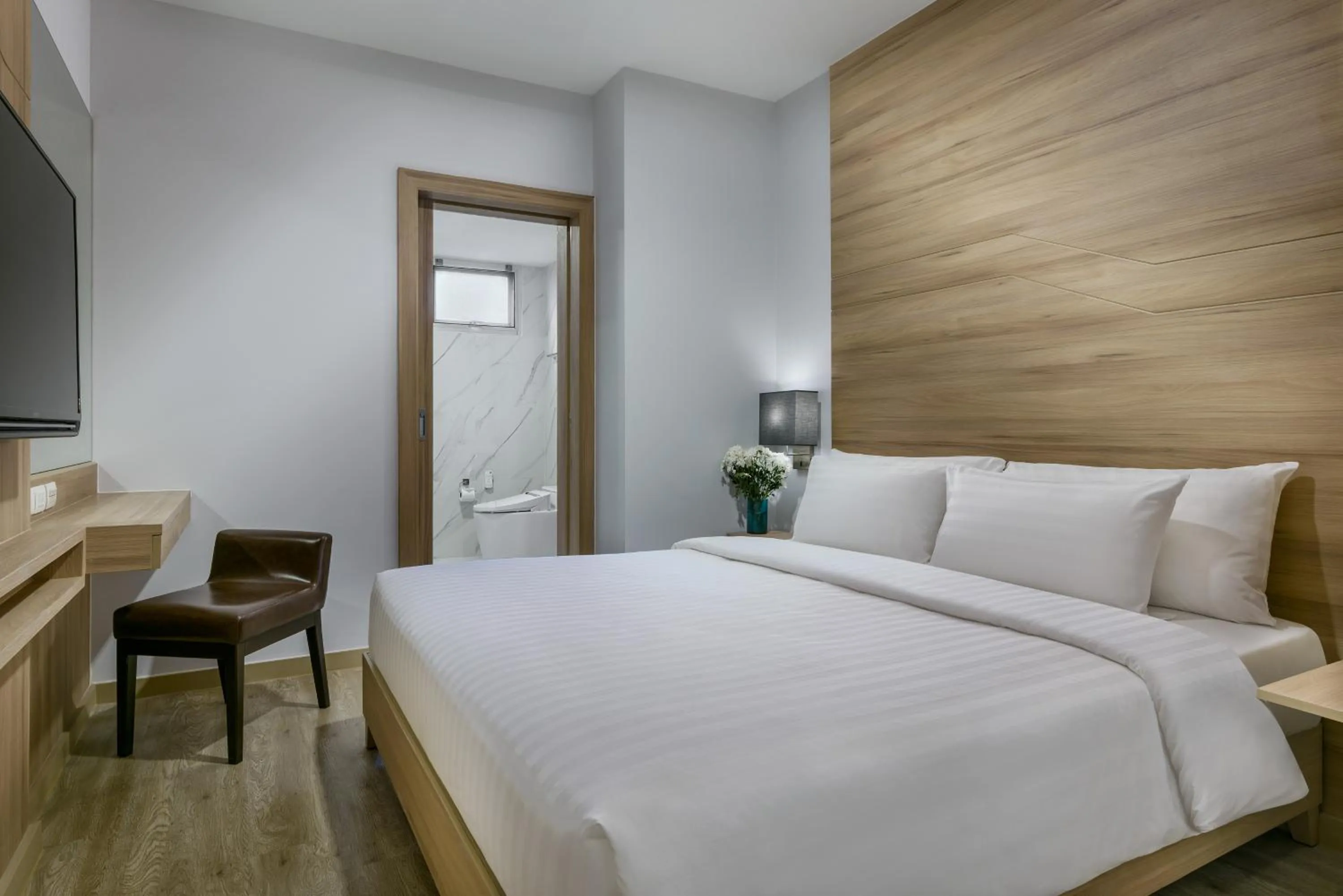 Bedroom, Bed in Adelphi Grande Sukhumvit