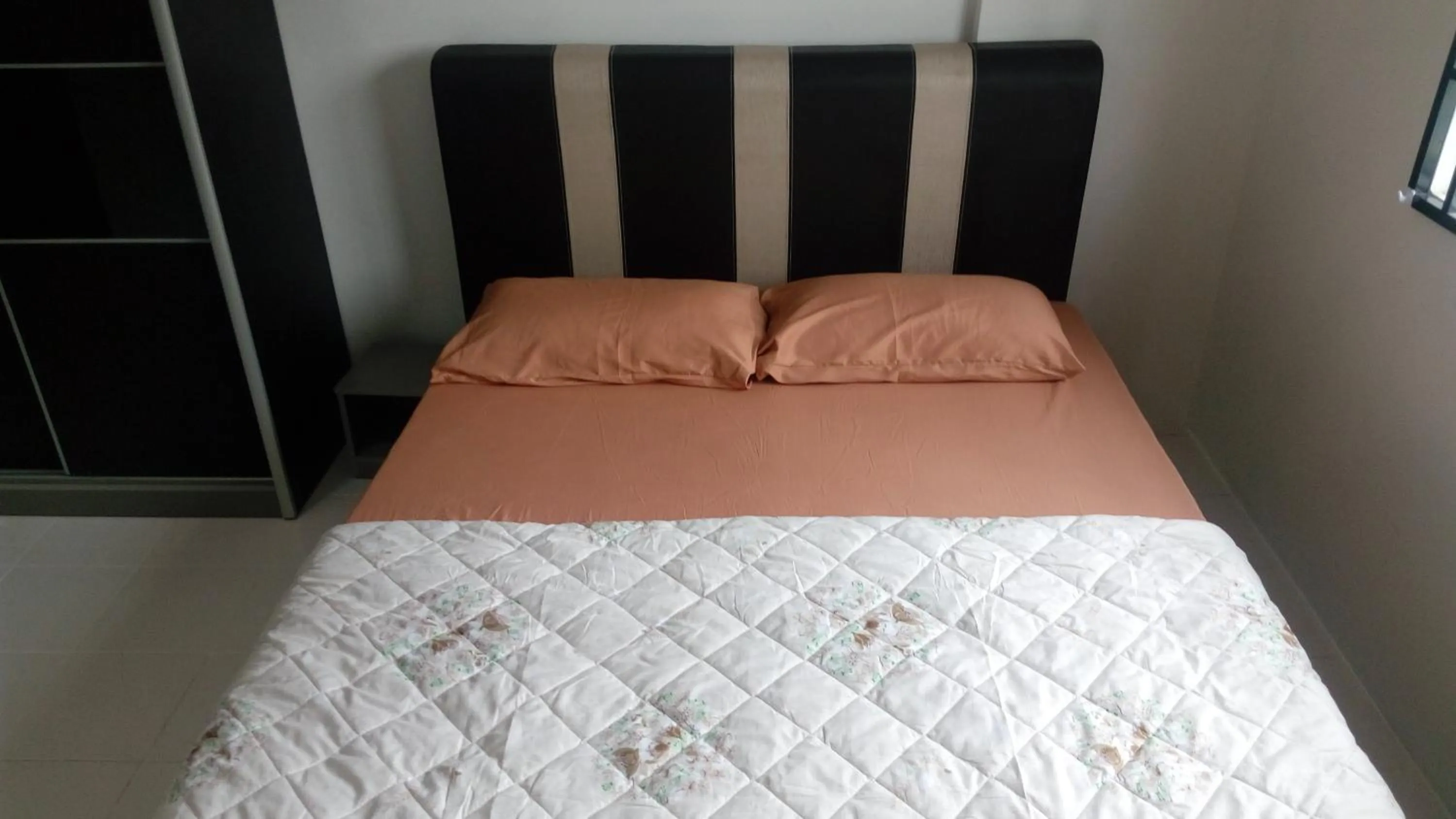 Bed in HD GUEST HOUSE KUANTAN