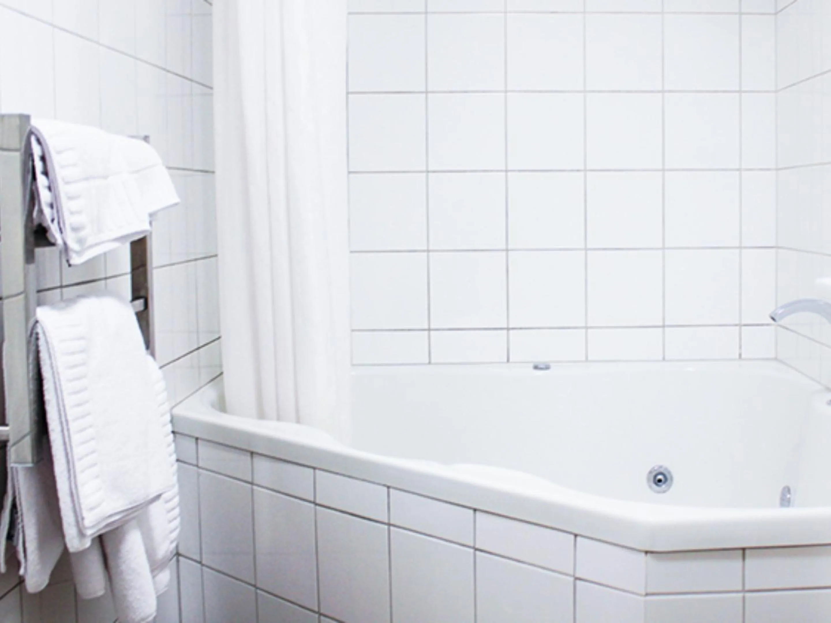 Hot Tub in Harbour View Motel