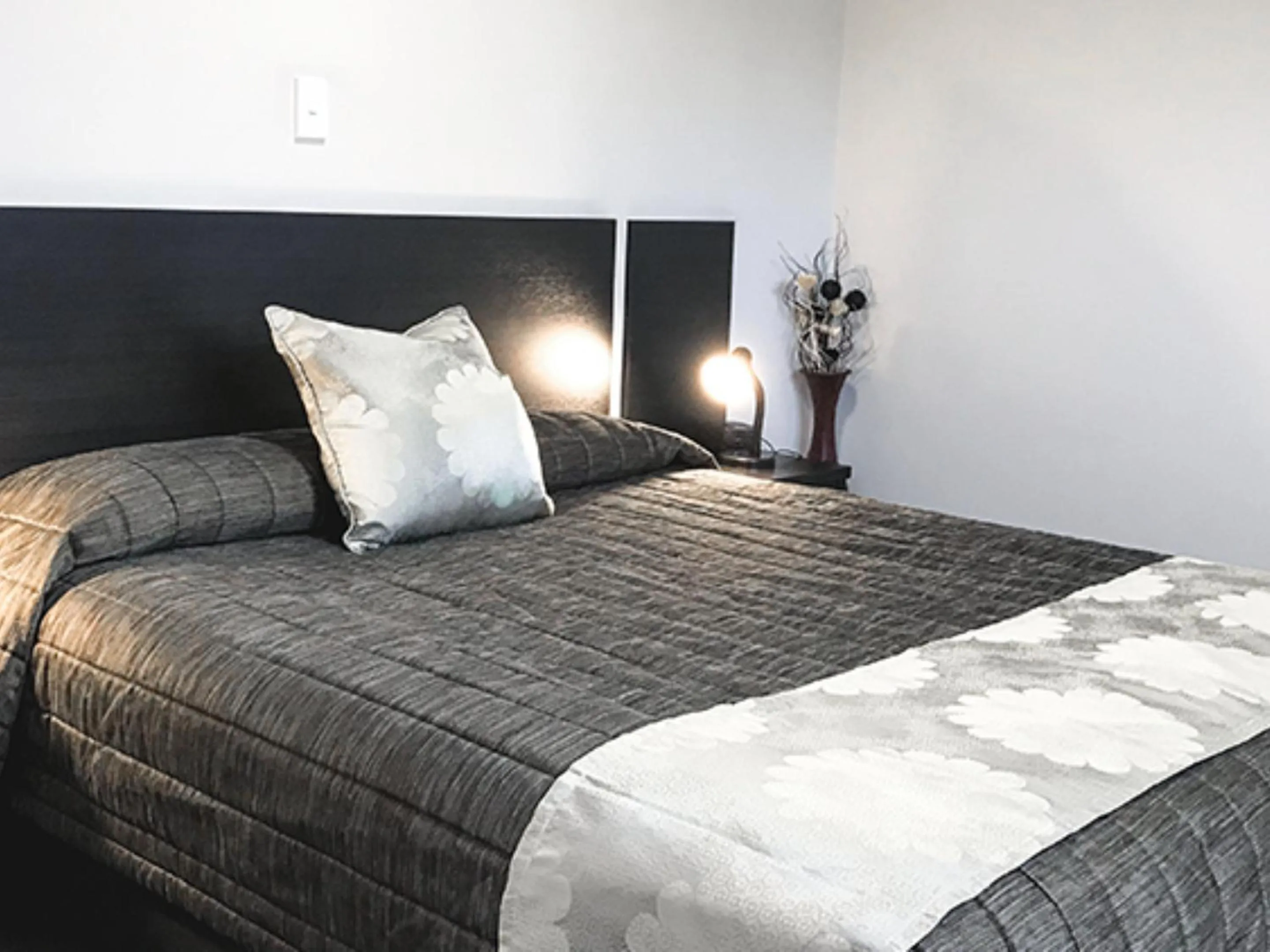 Bed in Harbour View Motel