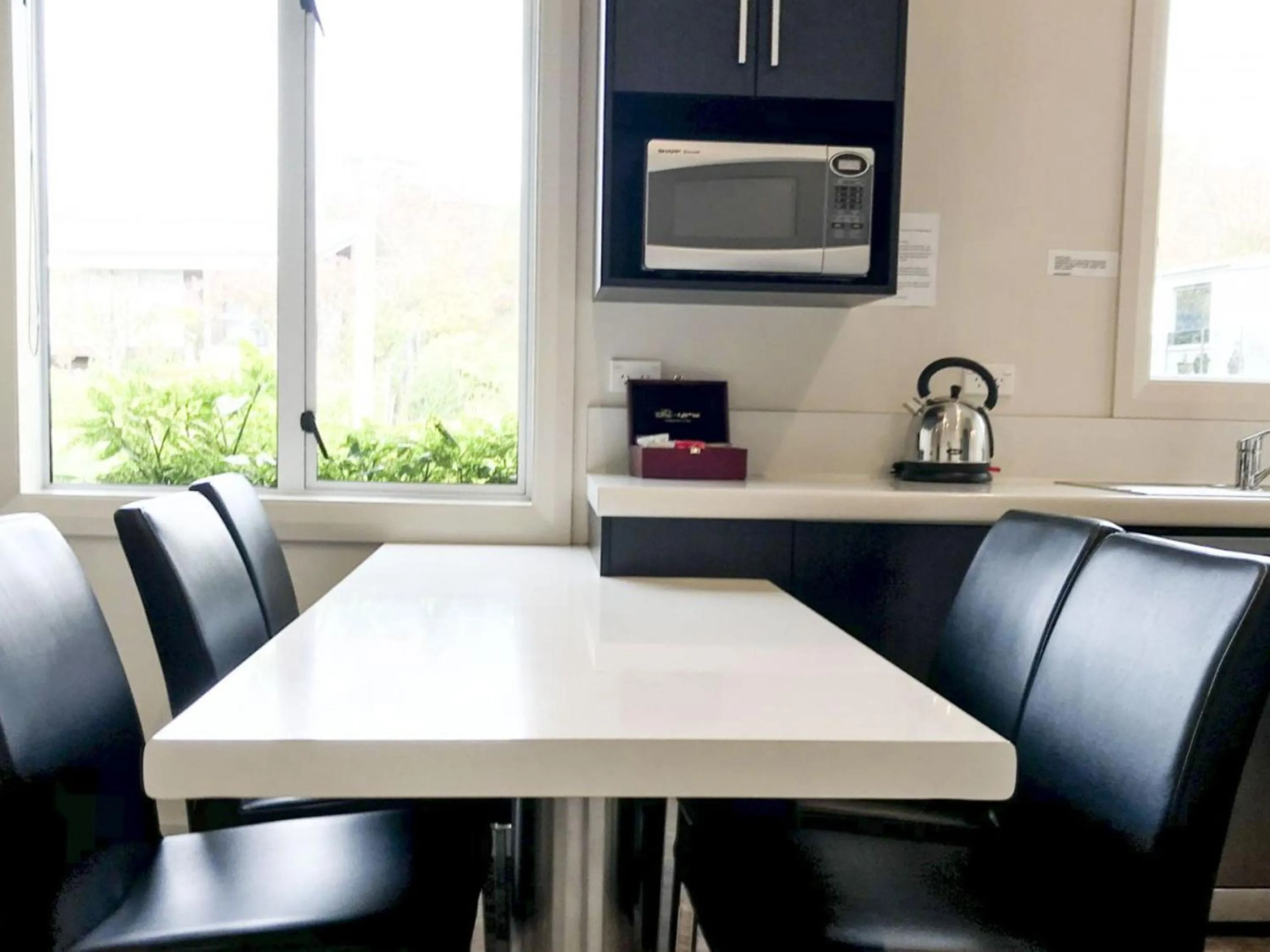 Dining area in Harbour View Motel