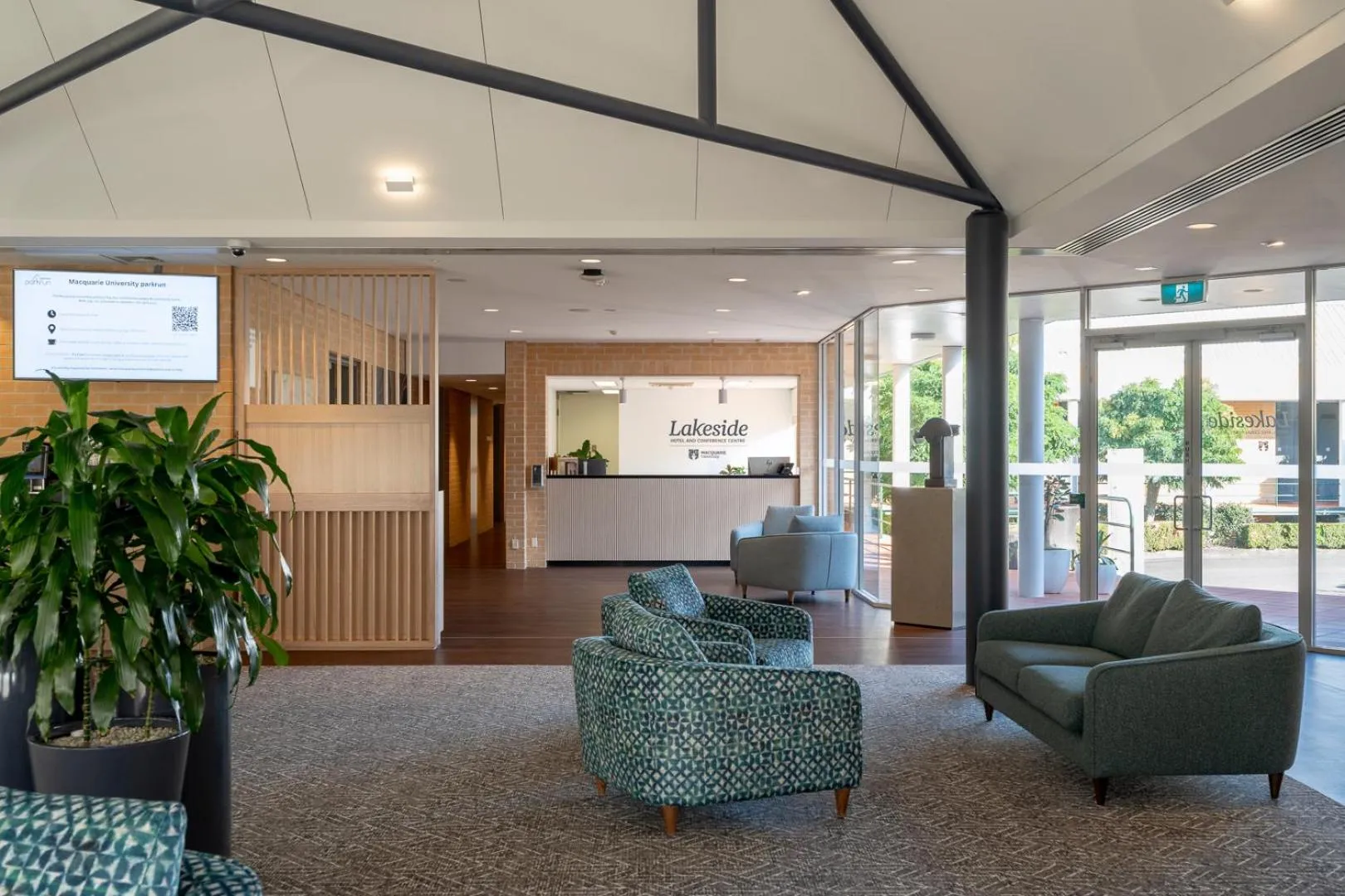 Lakeside Hotel and Conference Centre