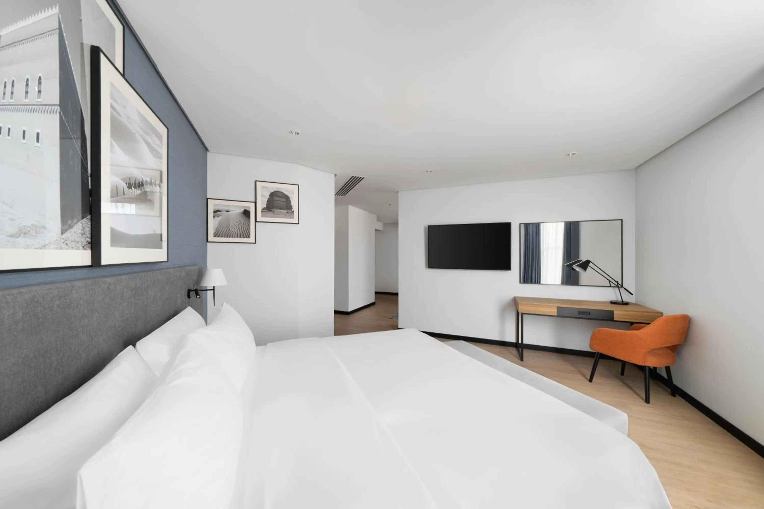 Communal lounge/ TV room, Bed in Park Inn by Radisson Al Khobar