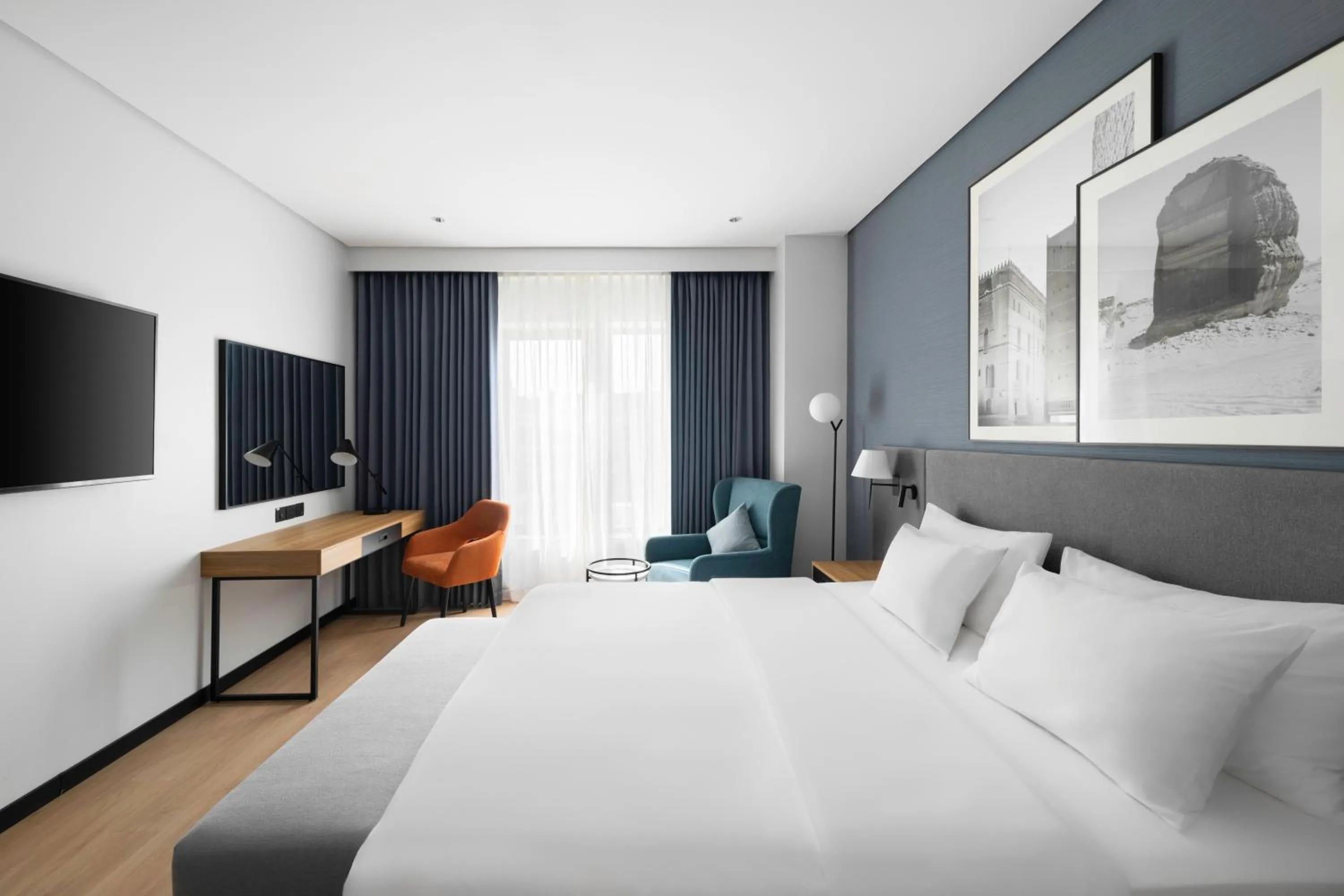 Communal lounge/ TV room, Bed in Park Inn by Radisson Al Khobar