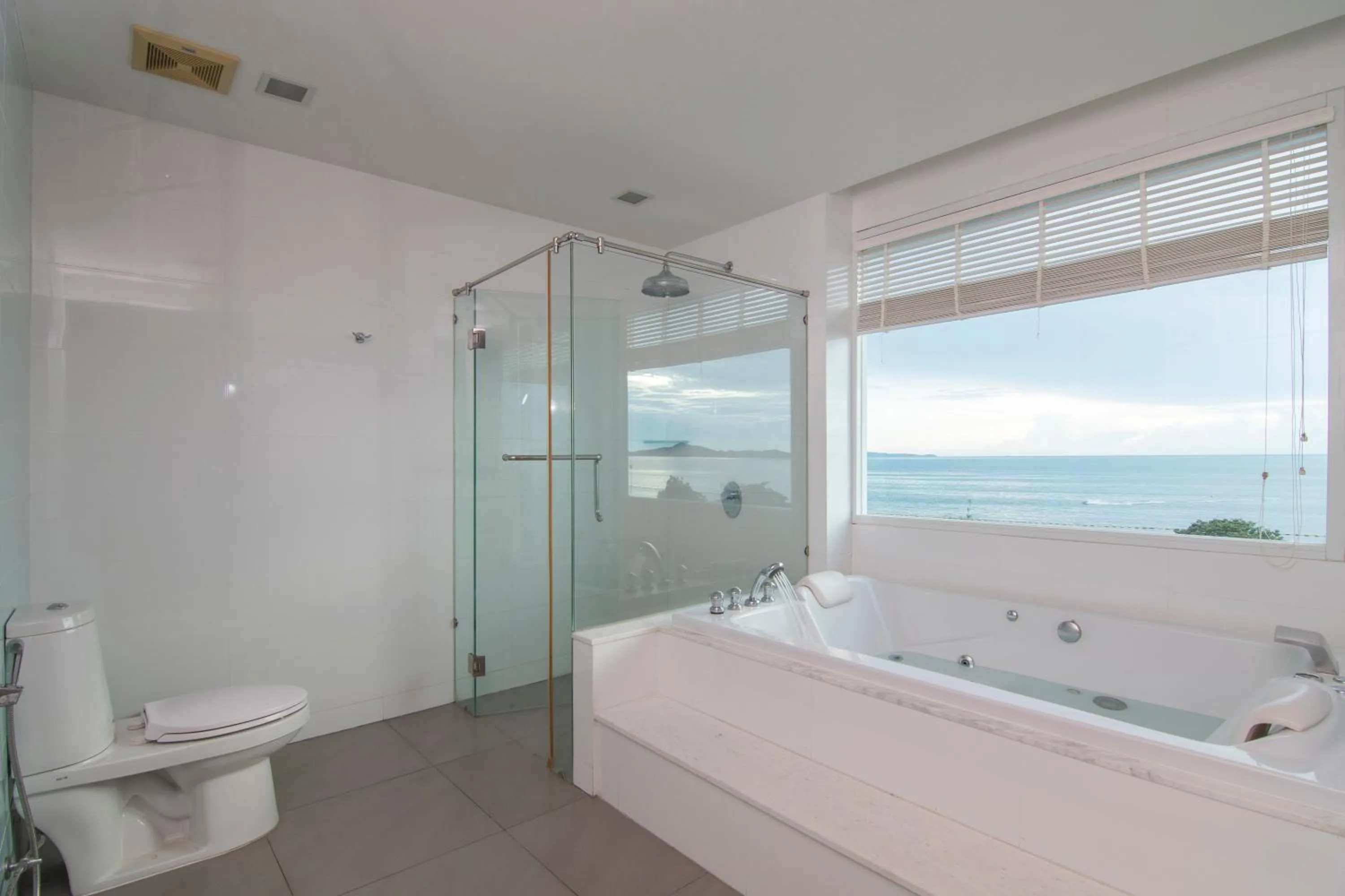 Bathroom in Welcome World Beachfront Resort
