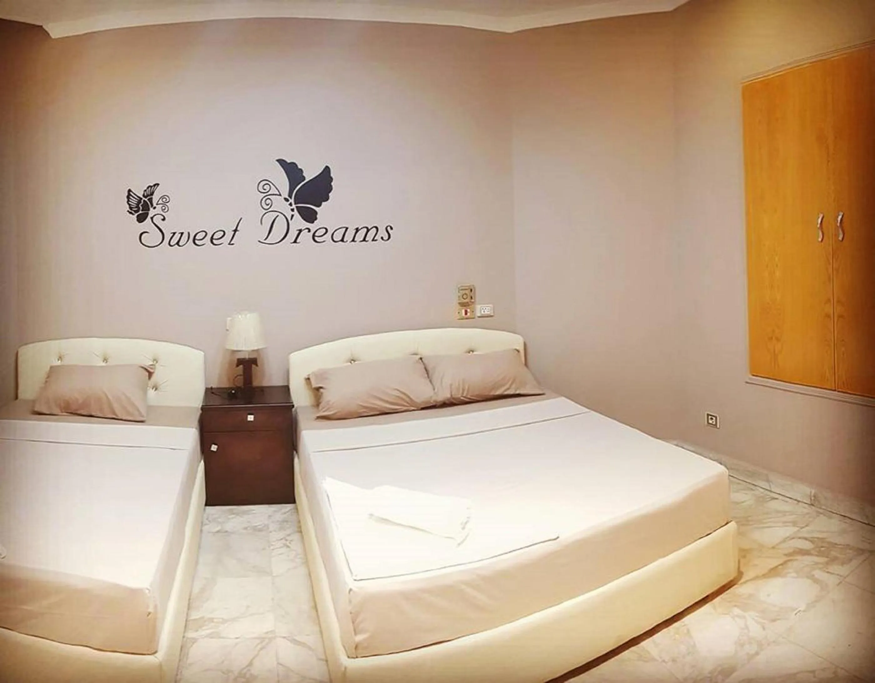 Photo of the whole room, Bed in Tahrir Square Hostel