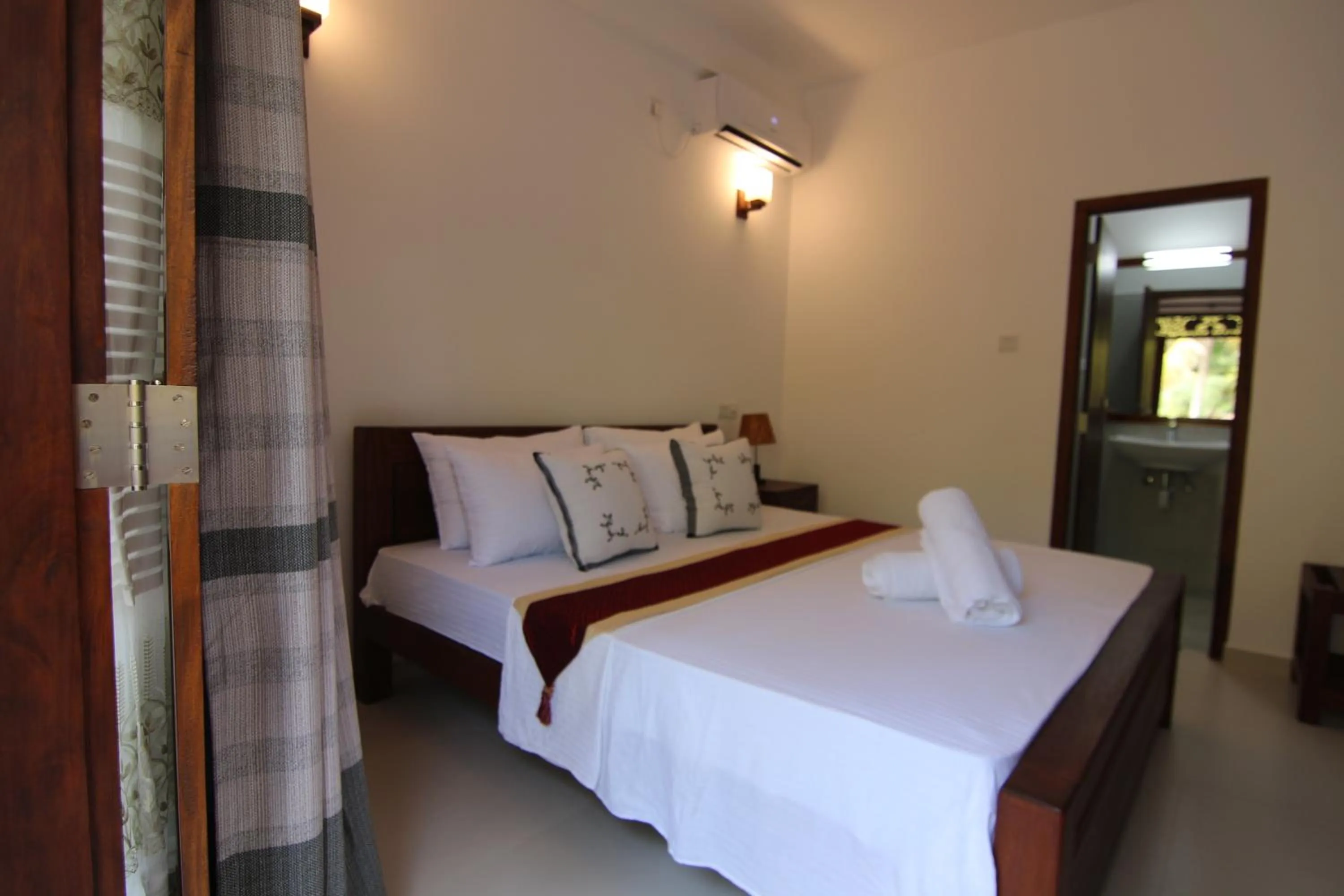 Bed in Mihira Gedara Apartments