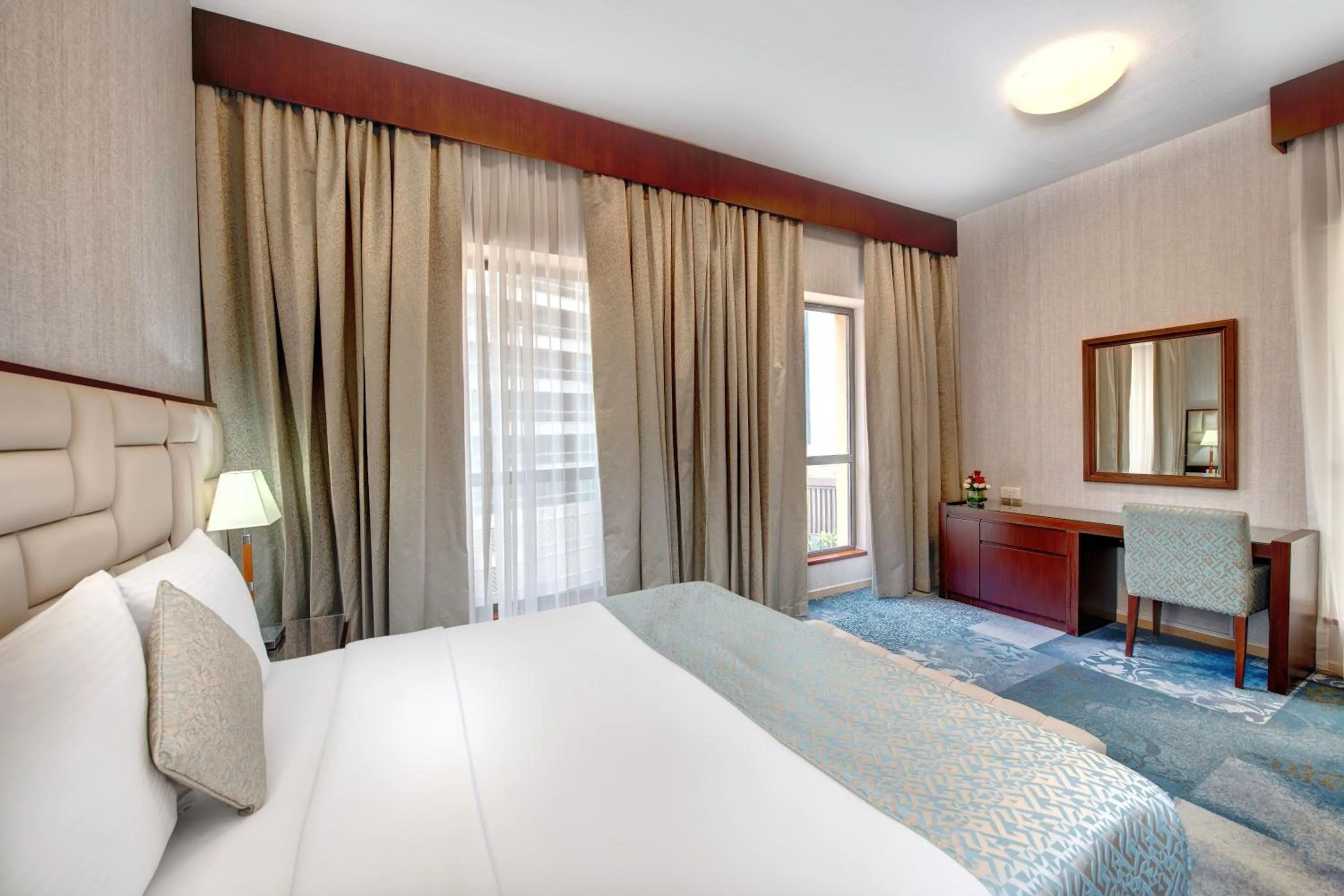 Bed in SUHA JBR Hotel Apartments