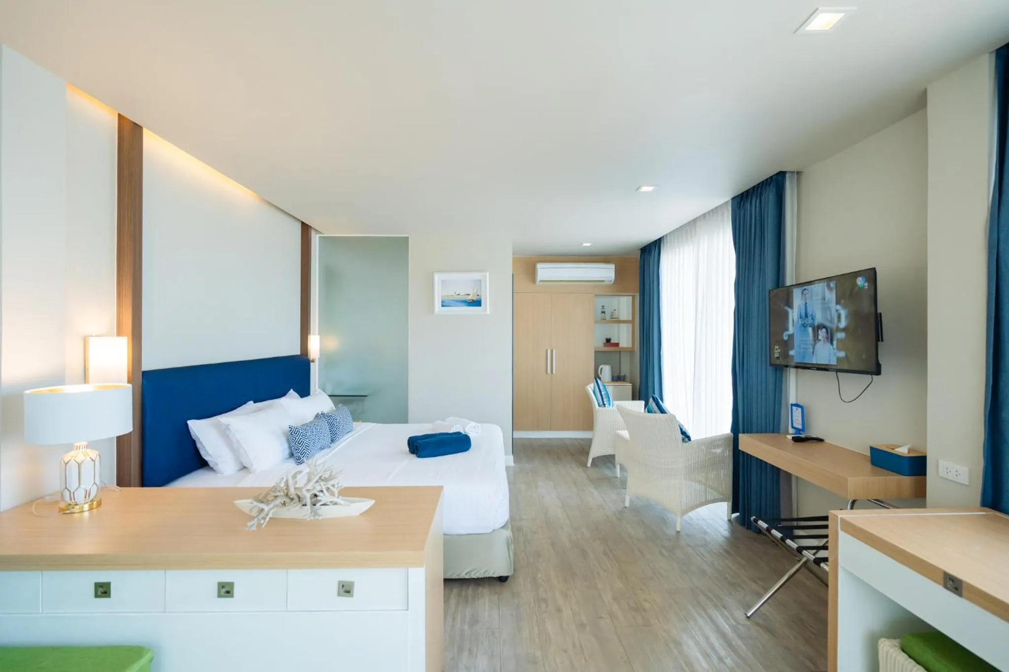 TV and multimedia in Phuket Boat Quay Hotel Panwa Beach