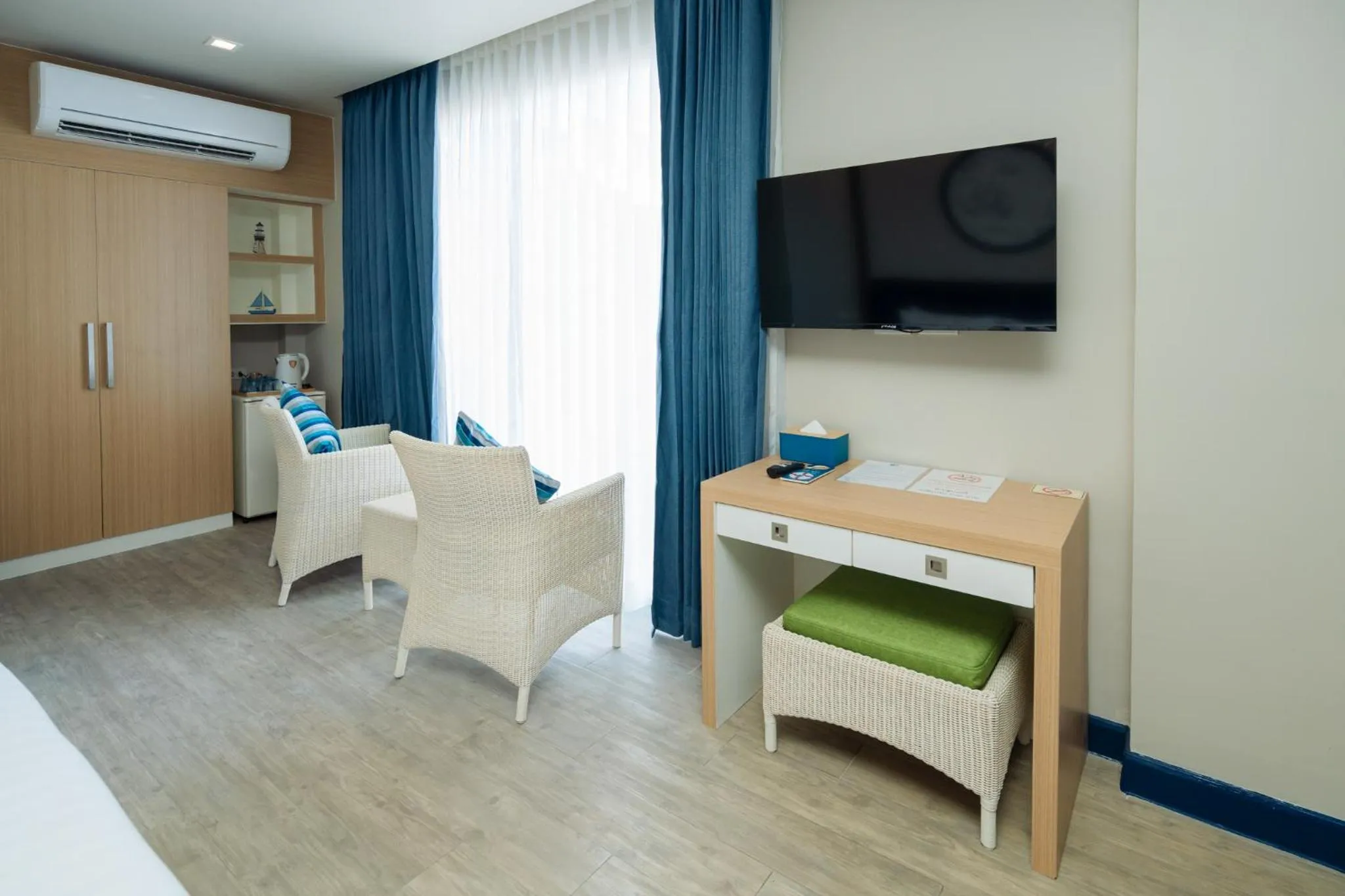 TV and multimedia in Phuket Boat Quay Hotel Panwa Beach